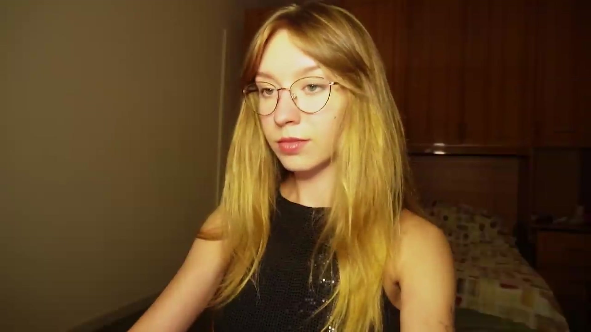 Gallery image thumbnail from Sia_A's myfreecams stream on, 09/10/2026, 24:48 image 5 of 20