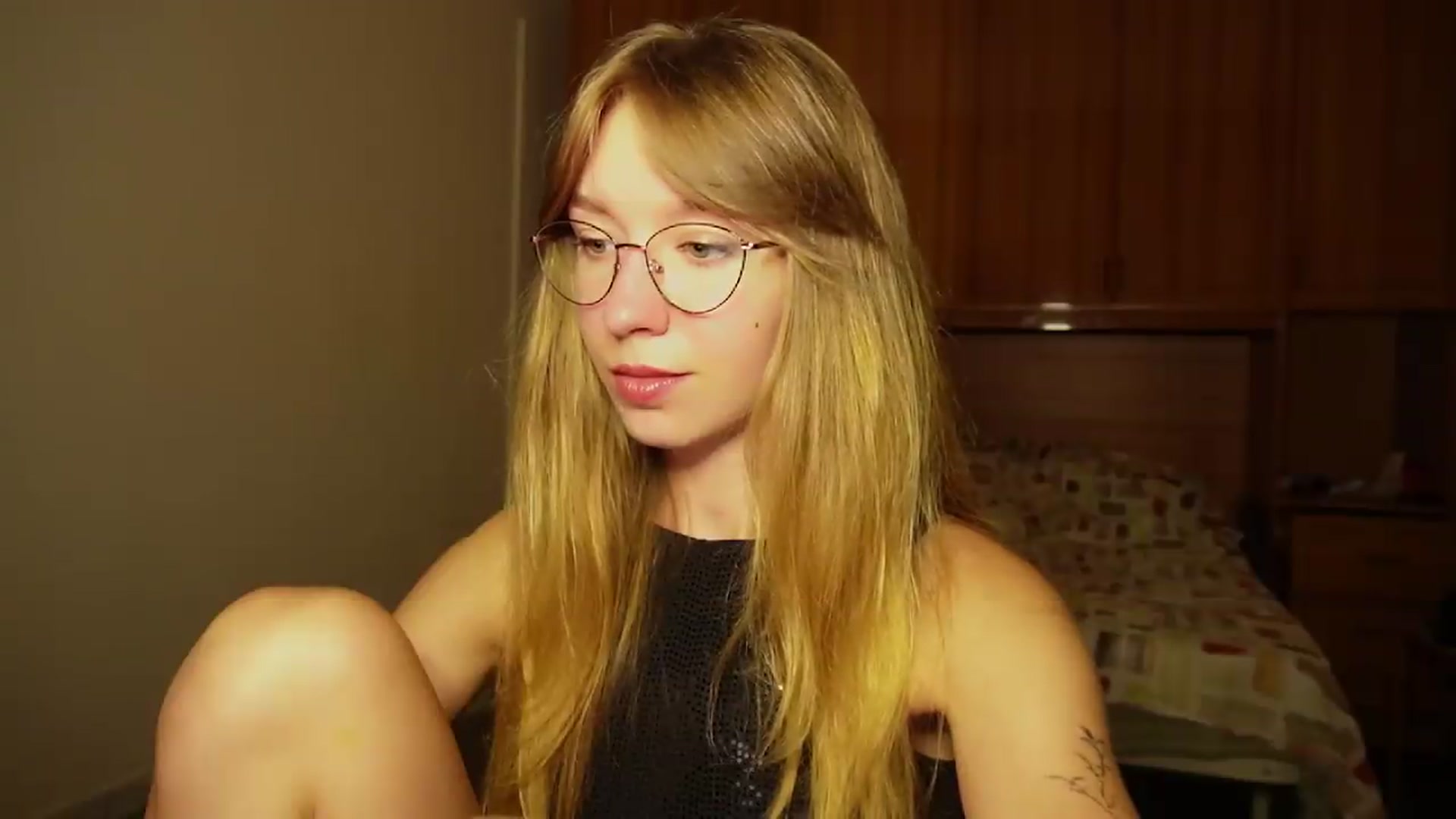 Gallery image thumbnail from Sia_A's myfreecams stream on, 09/10/2026, 24:48 image 10 of 20