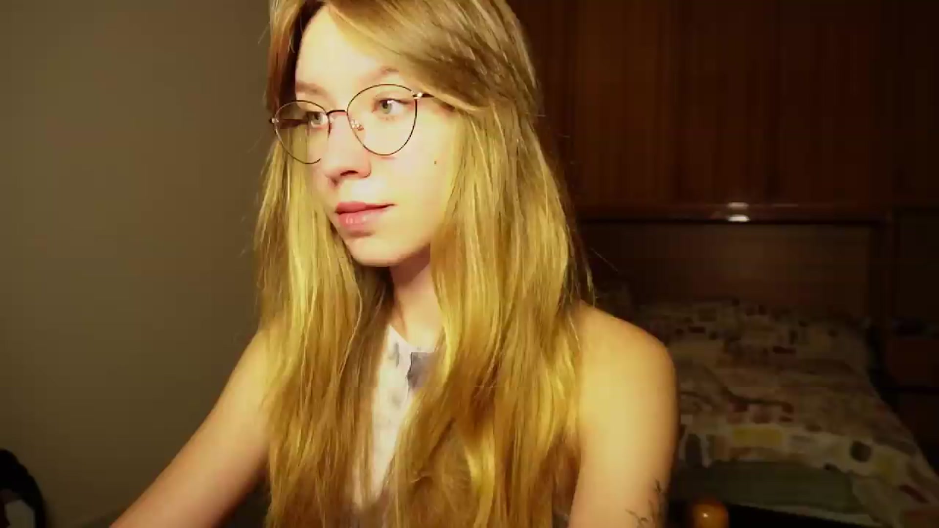 Gallery image thumbnail from Sia_A's myfreecams stream on, 09/10/2026, 23:32 image 3 of 20