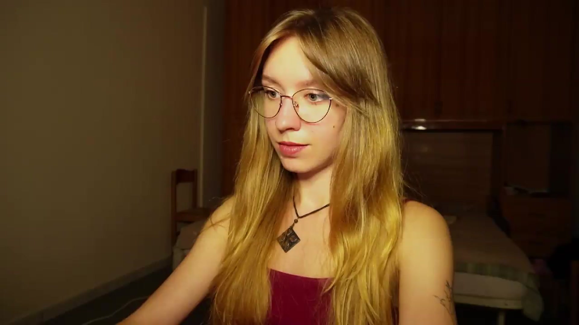 Gallery image thumbnail from Sia_A's myfreecams stream on, 09/18/2026, 24:36 image 17 of 20