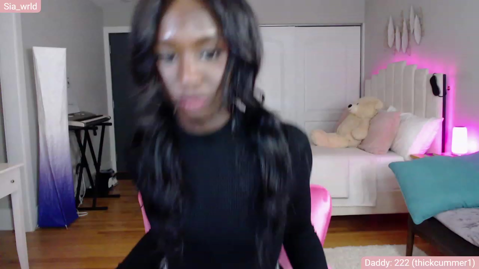 Gallery image thumbnail from Sia_Wrld's myfreecams stream on, 01/01/2023, 24:03 image 7 of 20
