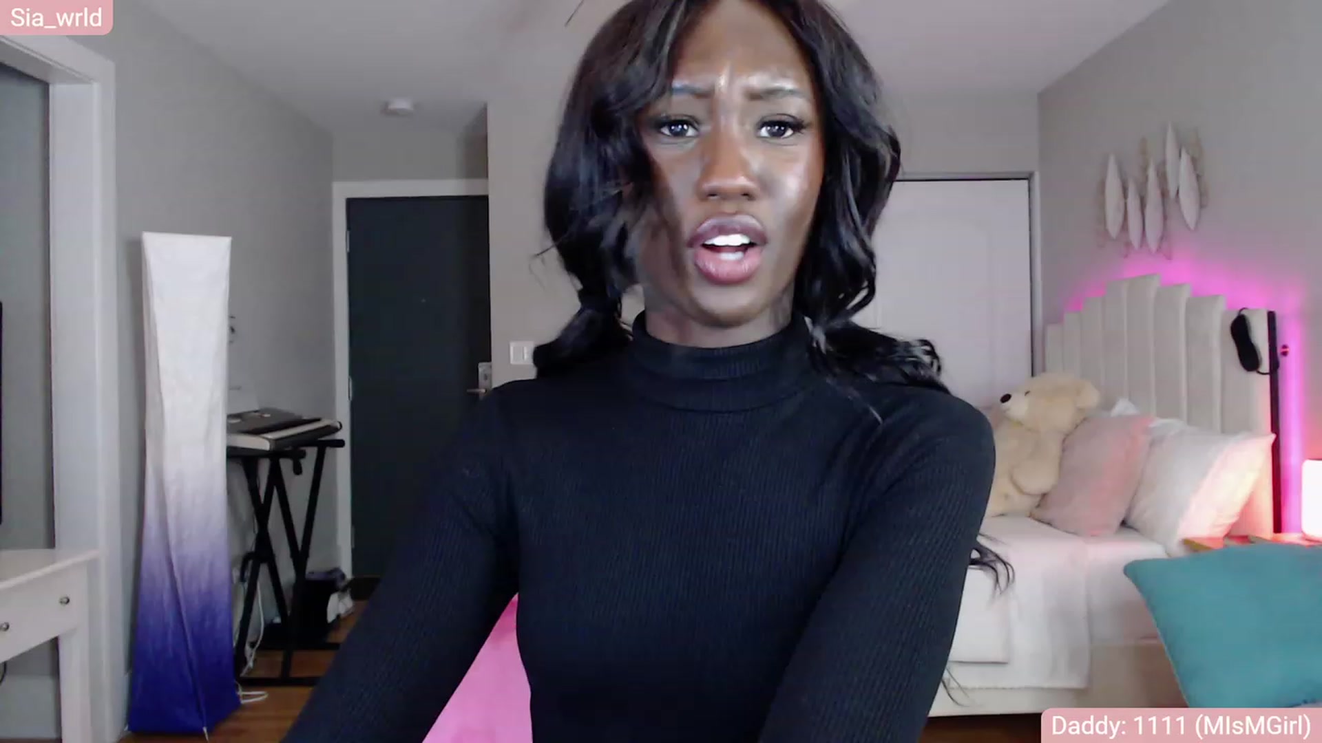 Gallery image thumbnail from Sia_Wrld's myfreecams stream on, 01/01/2023, 24:03 image 16 of 20