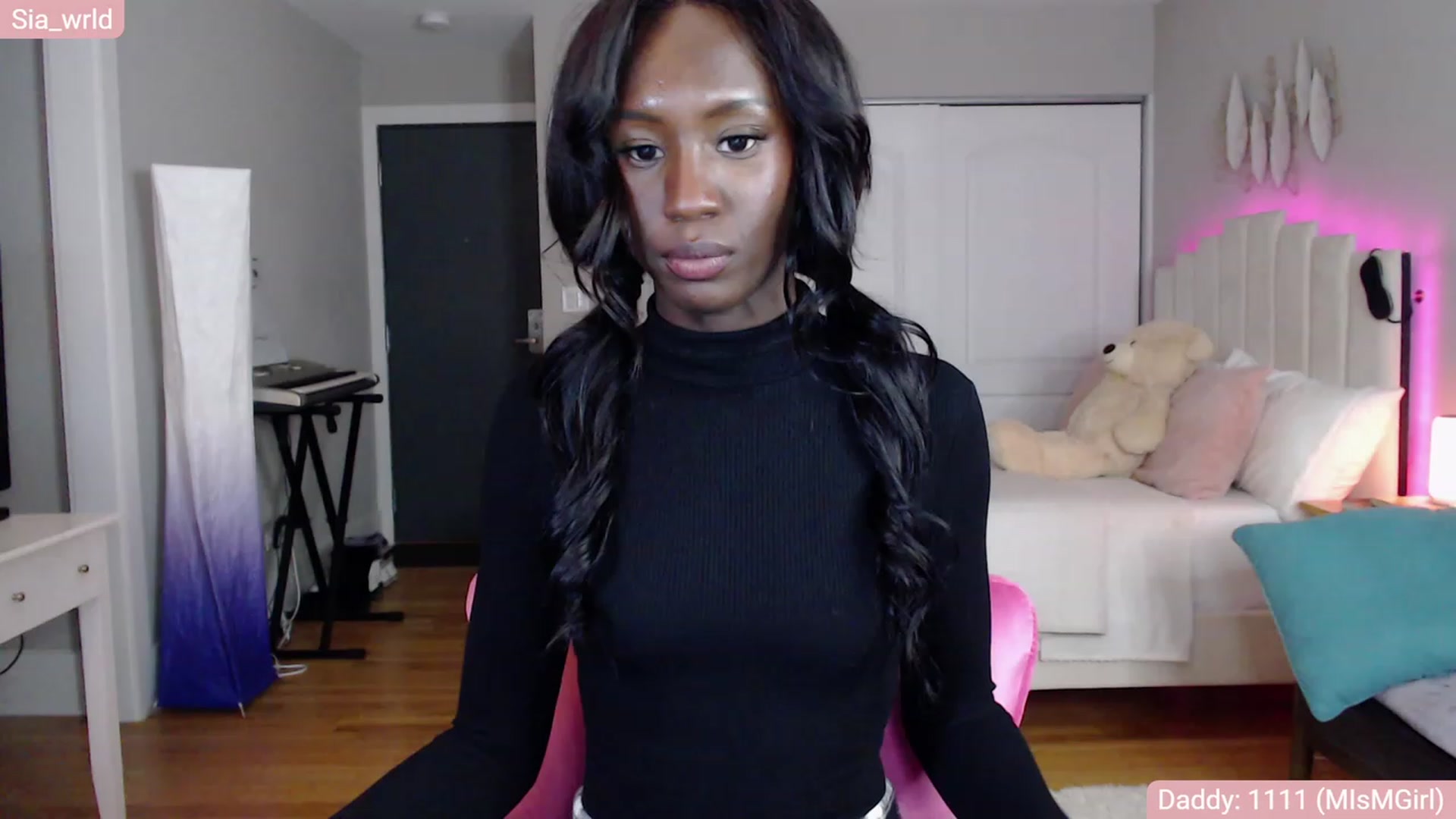 Gallery image thumbnail from Sia_Wrld's myfreecams stream on, 01/01/2023, 24:03 image 18 of 20