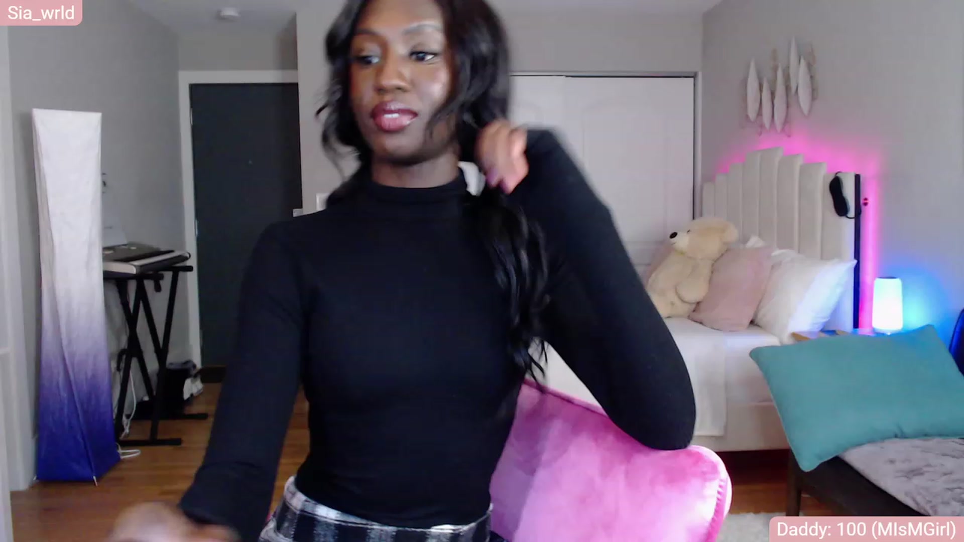 Gallery image thumbnail from Sia_Wrld's myfreecams stream on, 01/01/2023, 24:03 image 3 of 20