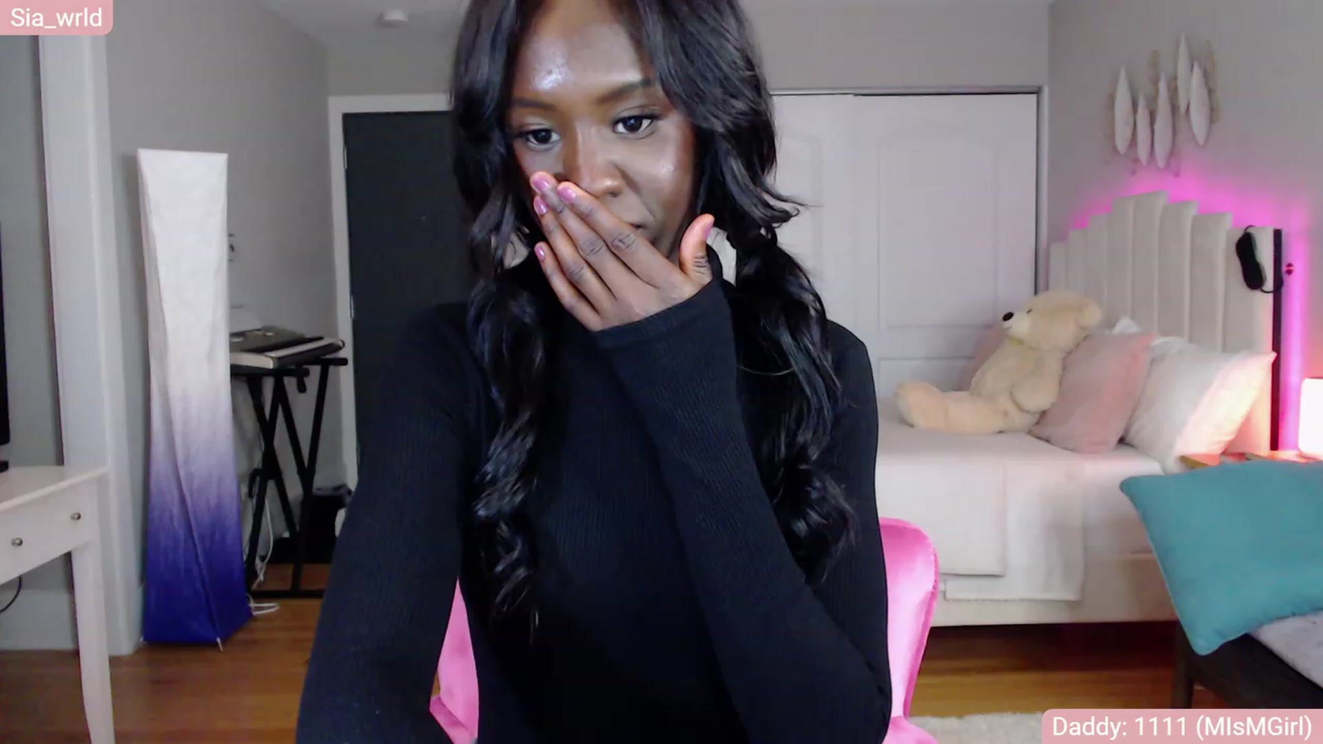 Gallery image thumbnail from Sia_Wrld's myfreecams stream on, 01/01/2023, 24:03 image 17 of 20