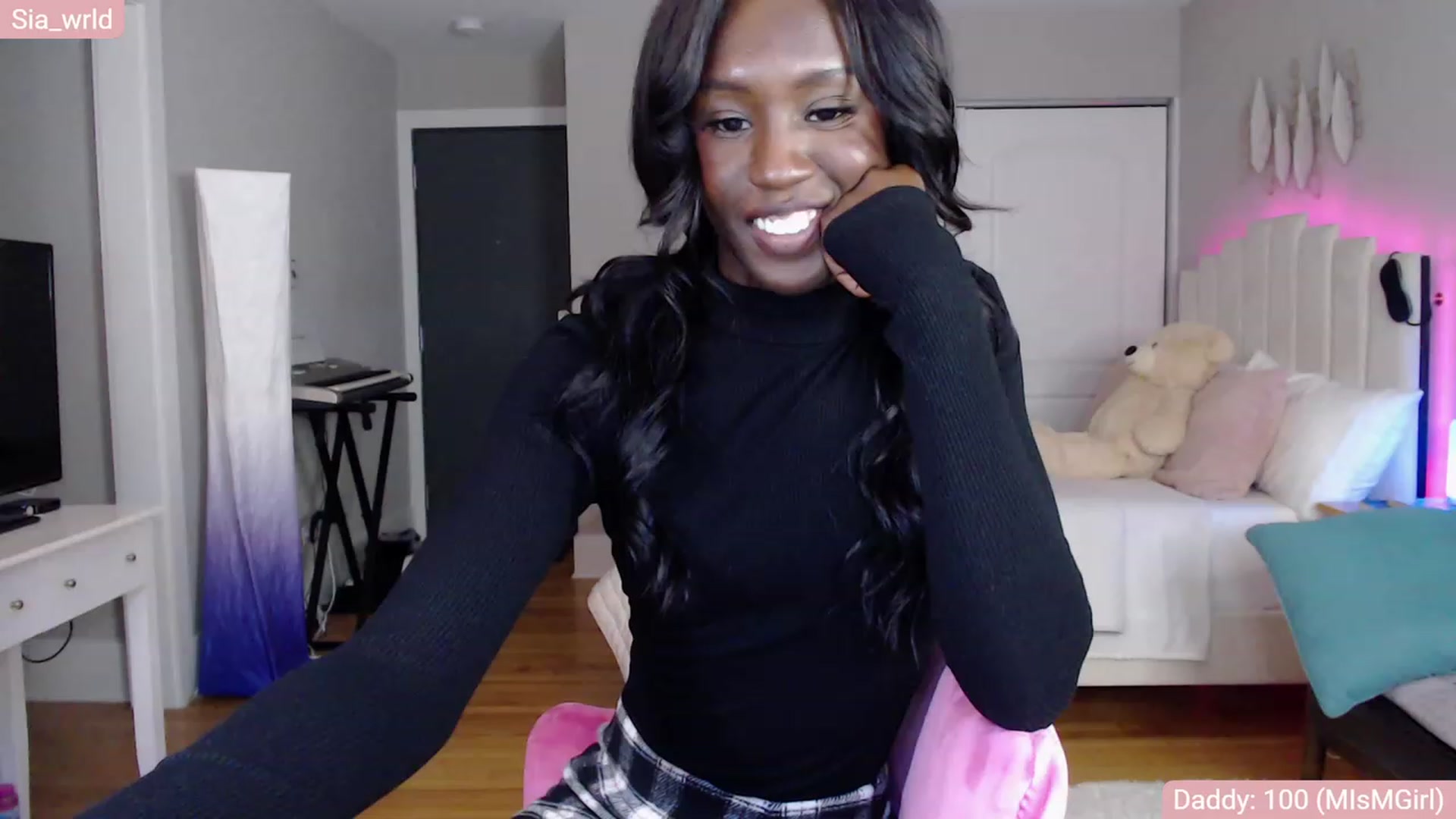 Gallery image thumbnail from Sia_Wrld's myfreecams stream on, 01/01/2023, 24:03 image 2 of 20