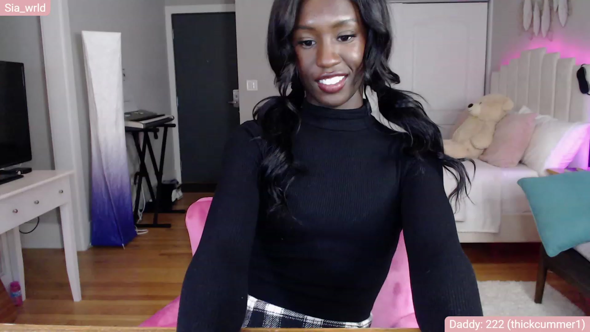 Gallery image thumbnail from Sia_Wrld's myfreecams stream on, 01/01/2023, 24:03 image 5 of 20