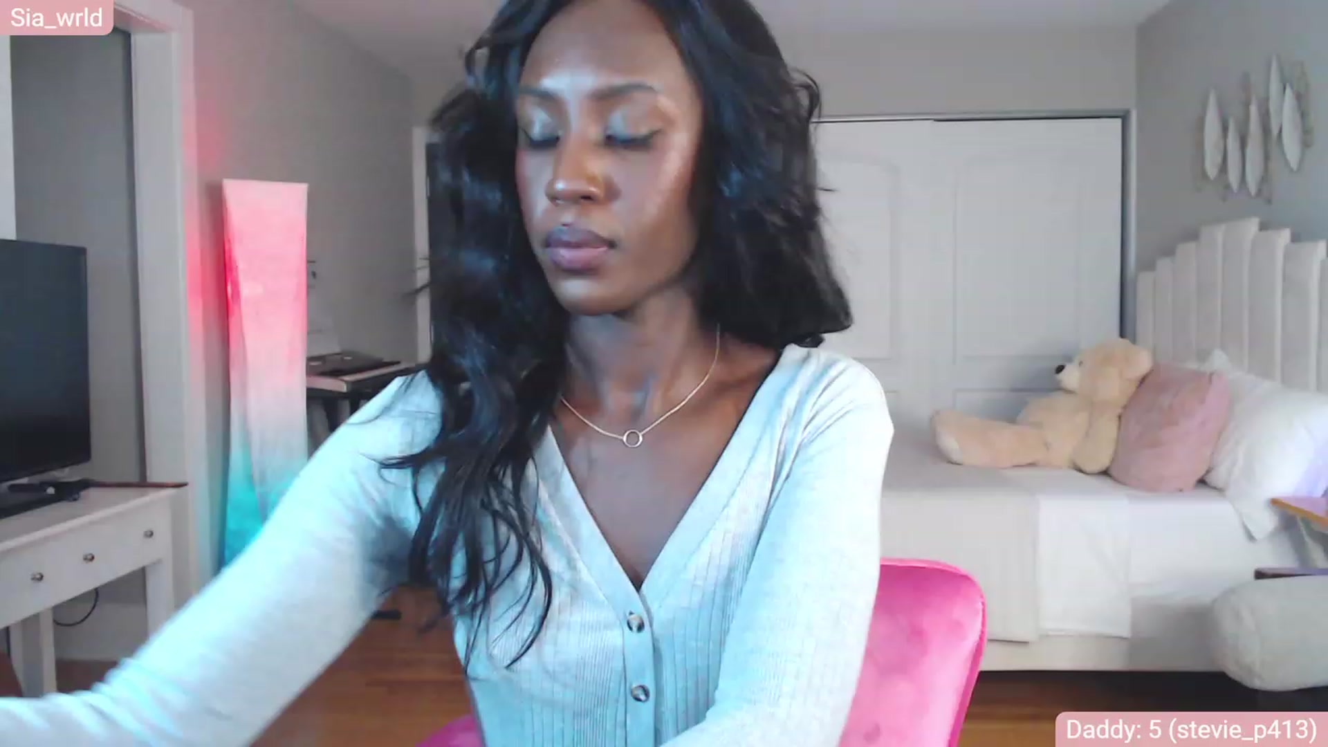 Gallery image thumbnail from Sia_Wrld's myfreecams stream on, 01/03/2023, 22:33 image 5 of 20