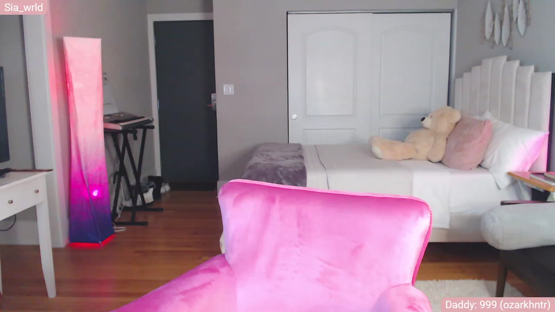 Gallery image thumbnail from Sia_Wrld's myfreecams stream on, 01/03/2023, 22:33 image 18 of 20