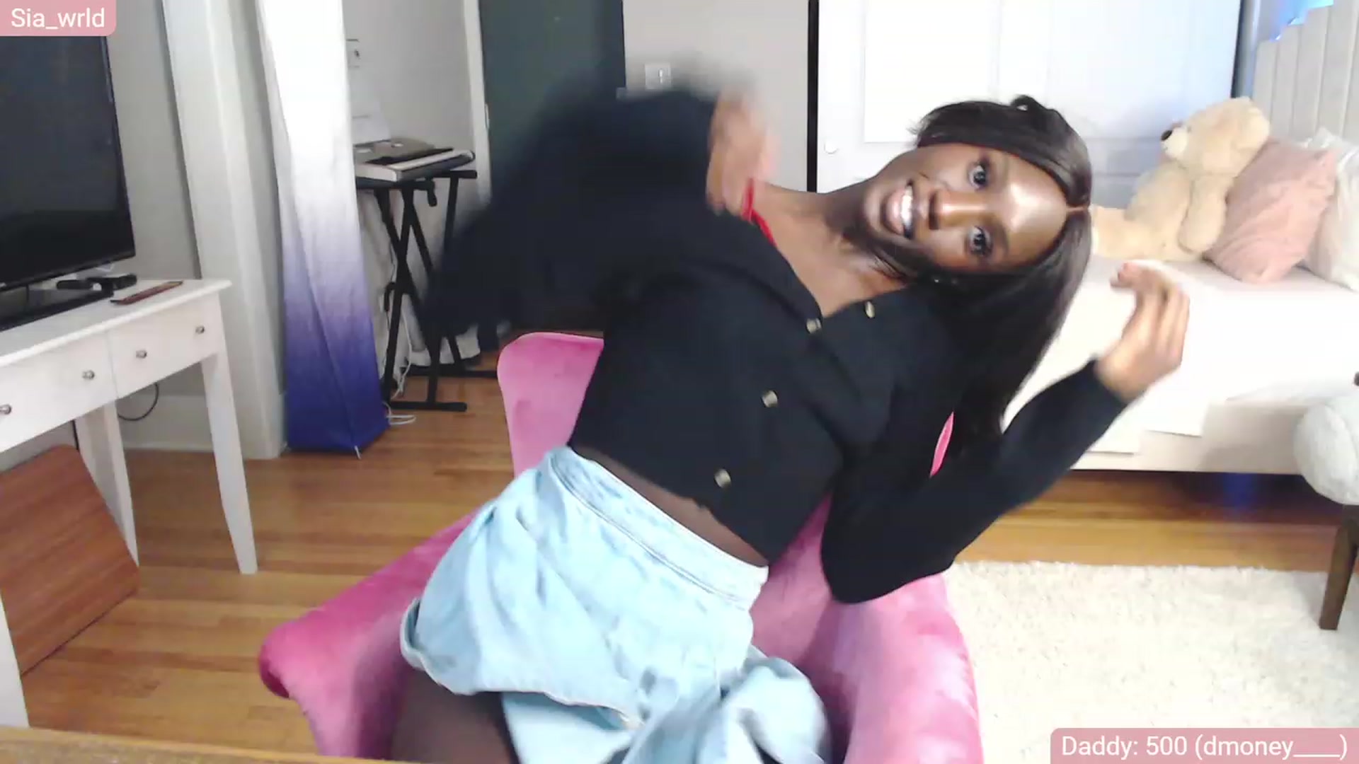 Gallery image thumbnail from Sia_Wrld's myfreecams stream on, 01/05/2023, 01:04 image 5 of 20