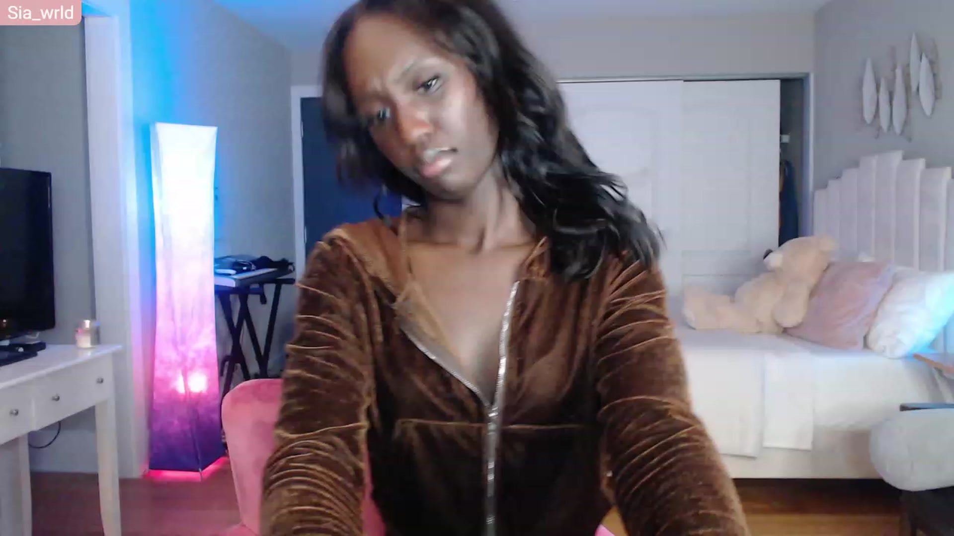 Gallery image thumbnail from Sia_Wrld's myfreecams stream on, 01/07/2023, 08:32 image 19 of 20