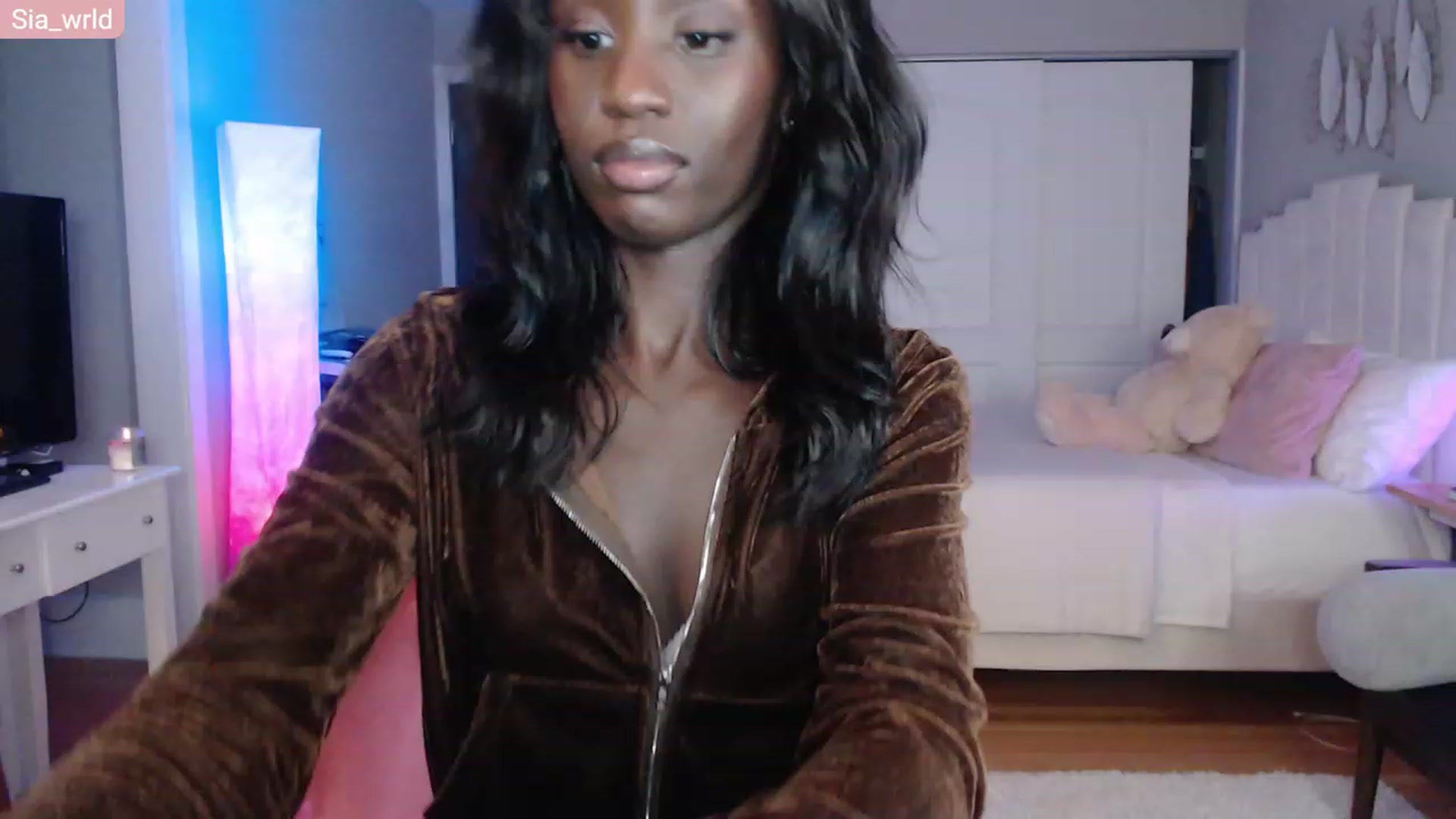 Gallery image thumbnail from Sia_Wrld's myfreecams stream on, 01/07/2023, 08:32 image 1 of 20