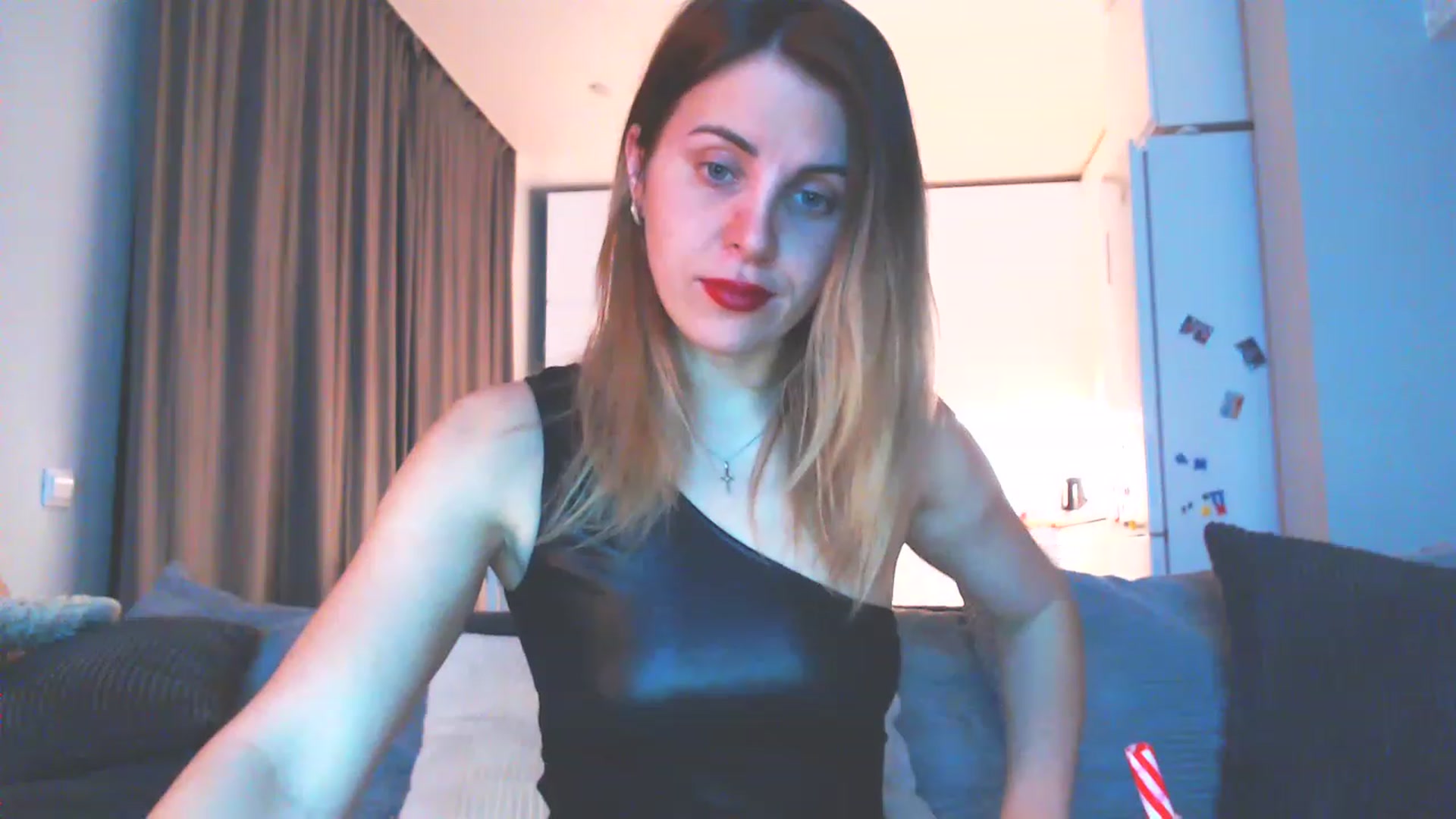 Gallery image thumbnail from Sicille's myfreecams stream on, 12/18/2022, 21:15 image 13 of 20