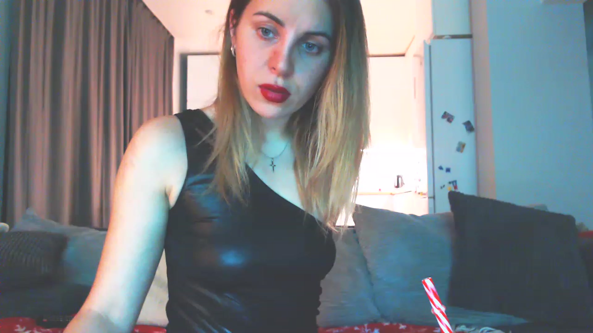 Gallery image thumbnail from Sicille's myfreecams stream on, 12/18/2022, 21:15 image 6 of 20
