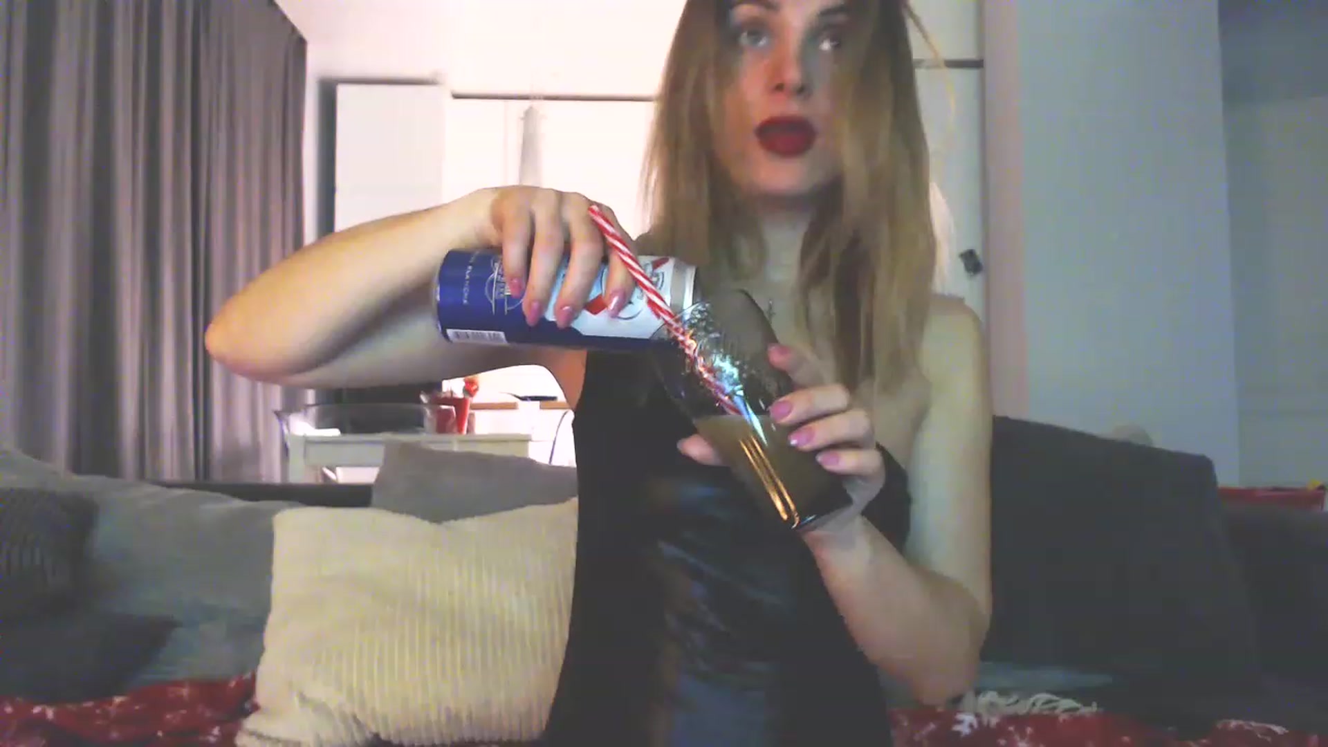 Gallery image thumbnail from Sicille's myfreecams stream on, 12/18/2022, 21:15 image 16 of 20