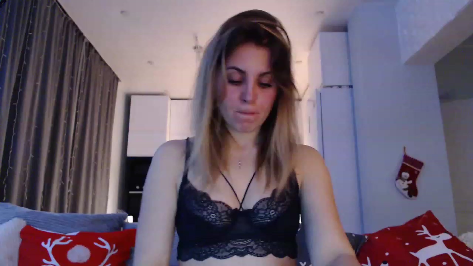 Gallery image thumbnail from Sicille's myfreecams stream on, 01/08/2023, 21:04 image 4 of 20