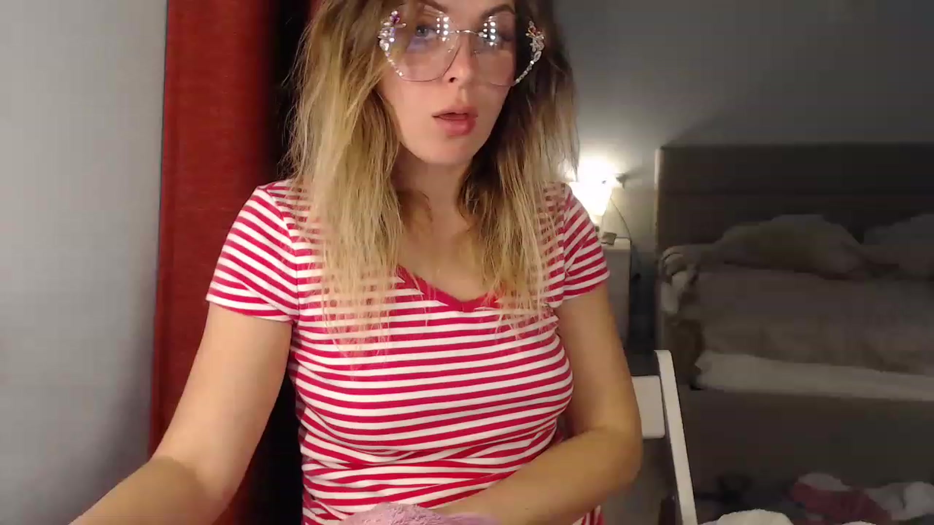 Gallery image thumbnail from Sicille's myfreecams stream on, 04/23/2023, 20:09 image 17 of 20