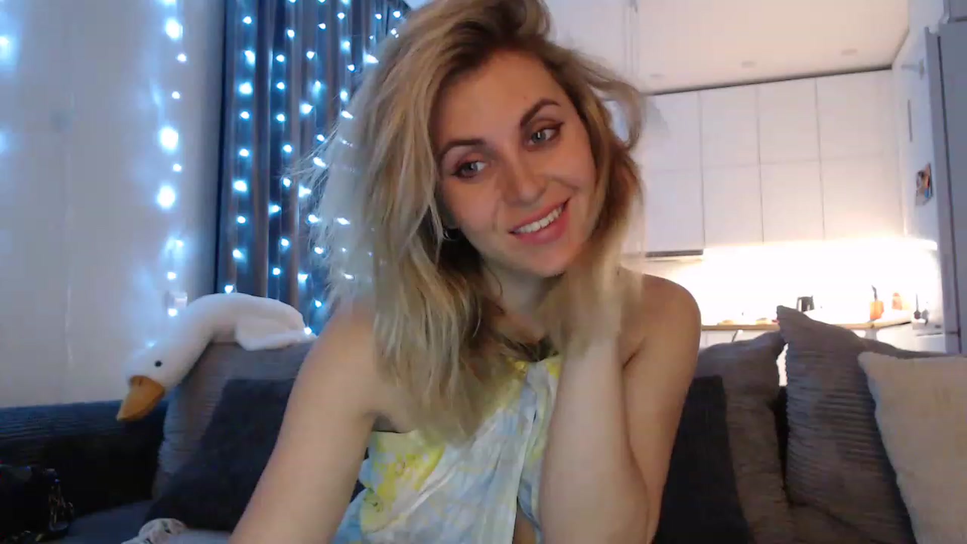 Gallery image thumbnail from Sicille's myfreecams stream on, 05/22/2023, 21:36 image 13 of 20