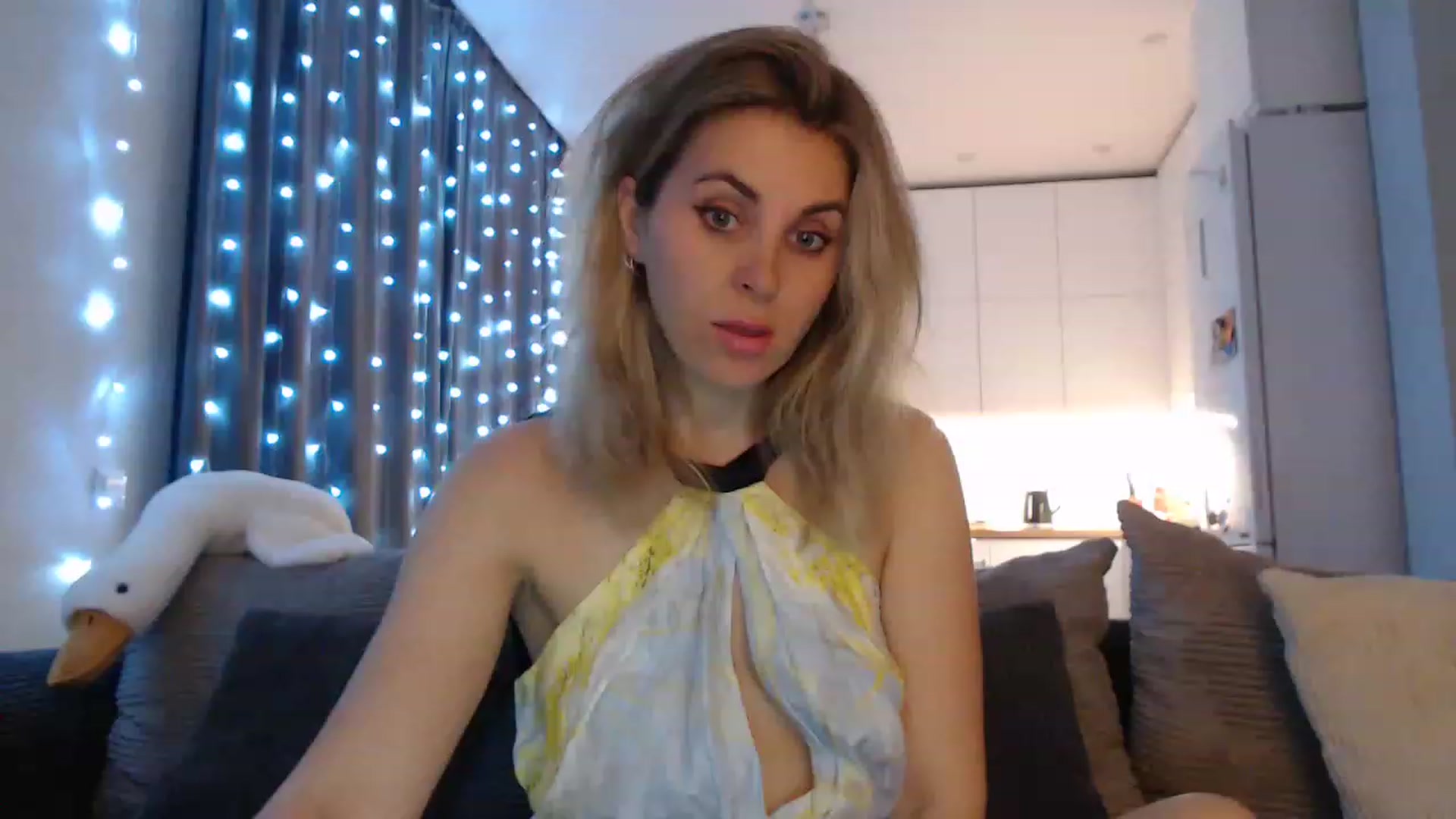 Gallery image thumbnail from Sicille's myfreecams stream on, 05/22/2023, 21:36 image 1 of 20