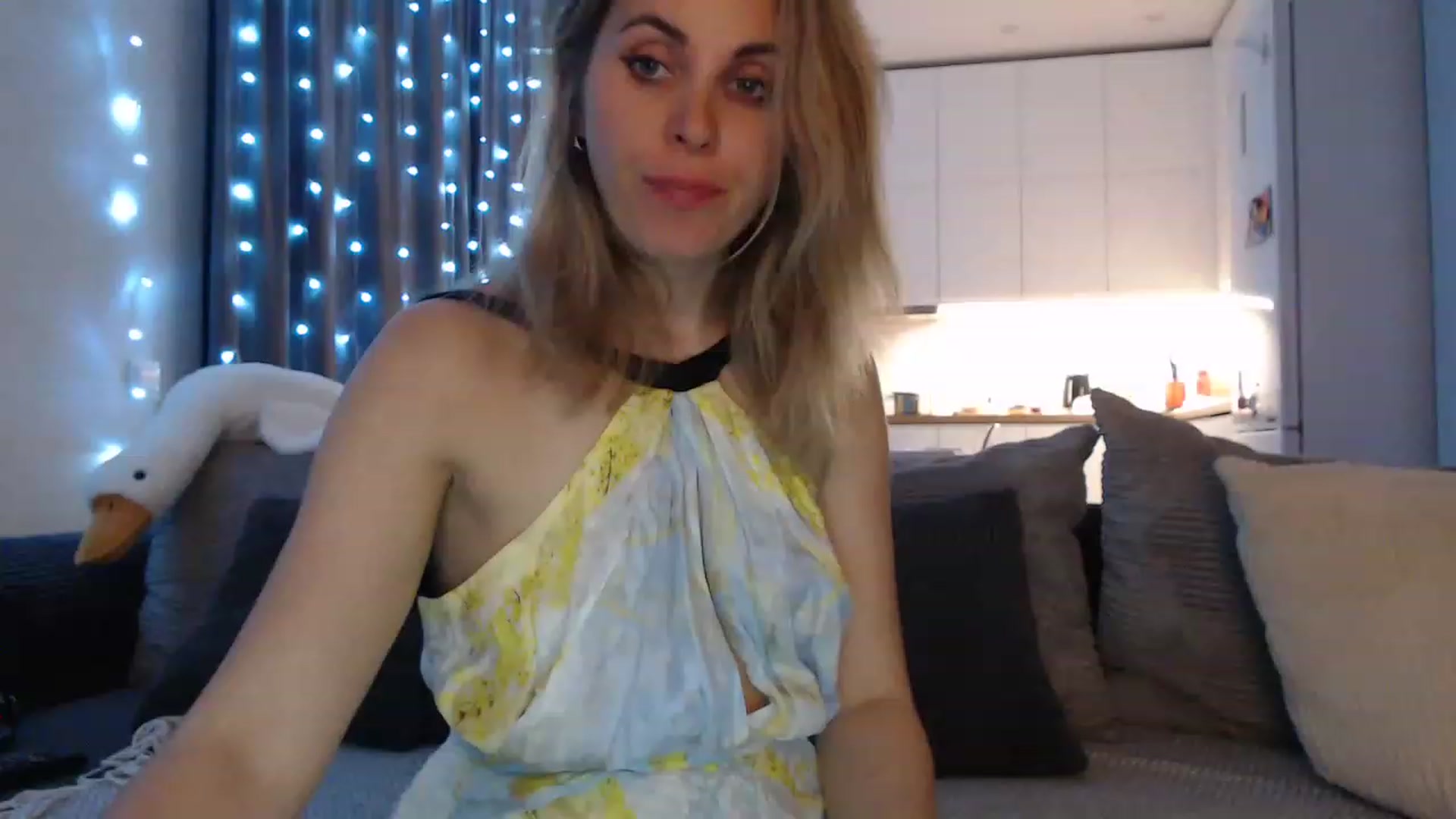 Gallery image thumbnail from Sicille's myfreecams stream on, 05/22/2023, 21:36 image 12 of 20