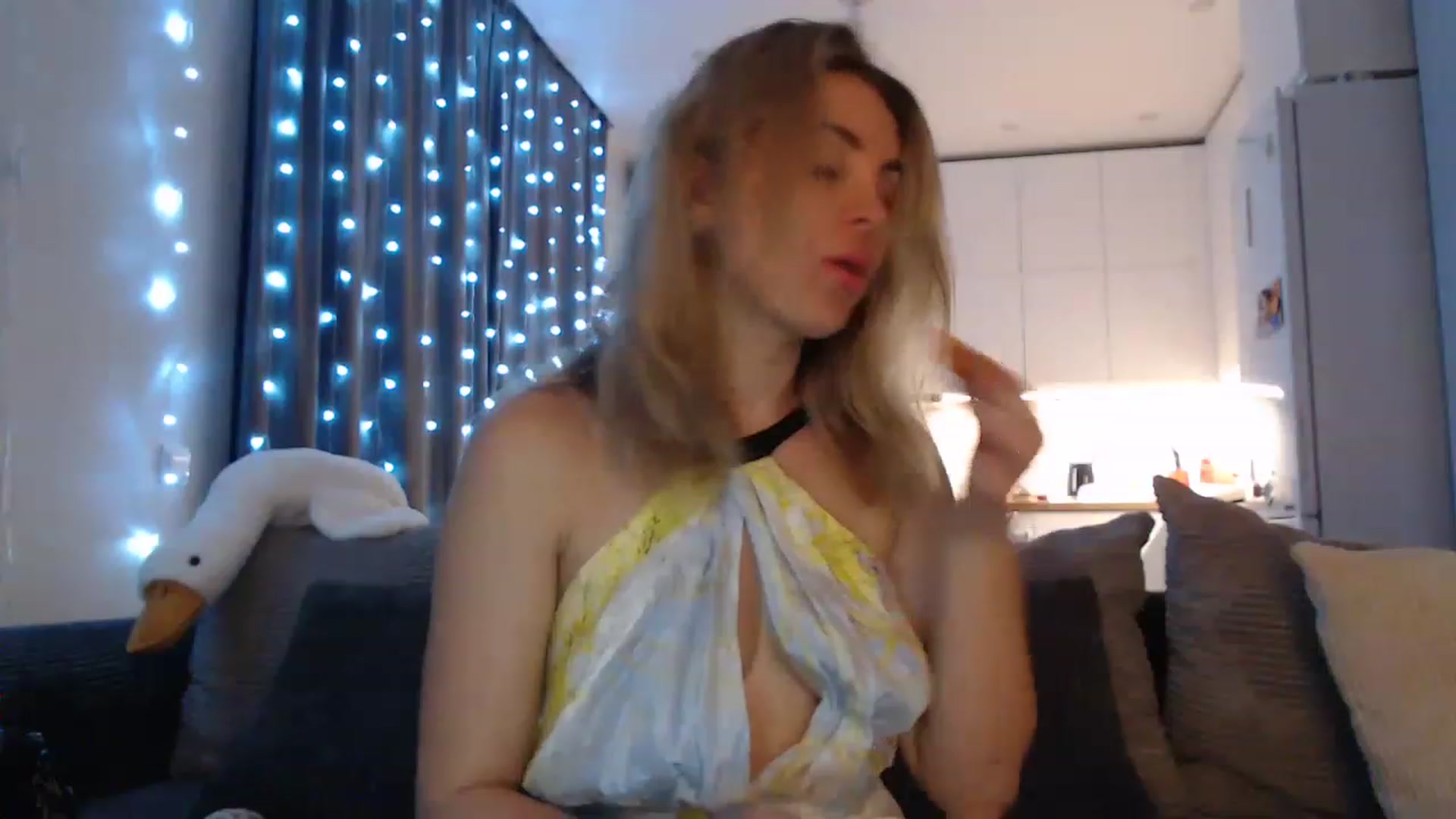 Gallery image thumbnail from Sicille's myfreecams stream on, 05/22/2023, 21:36 image 3 of 20