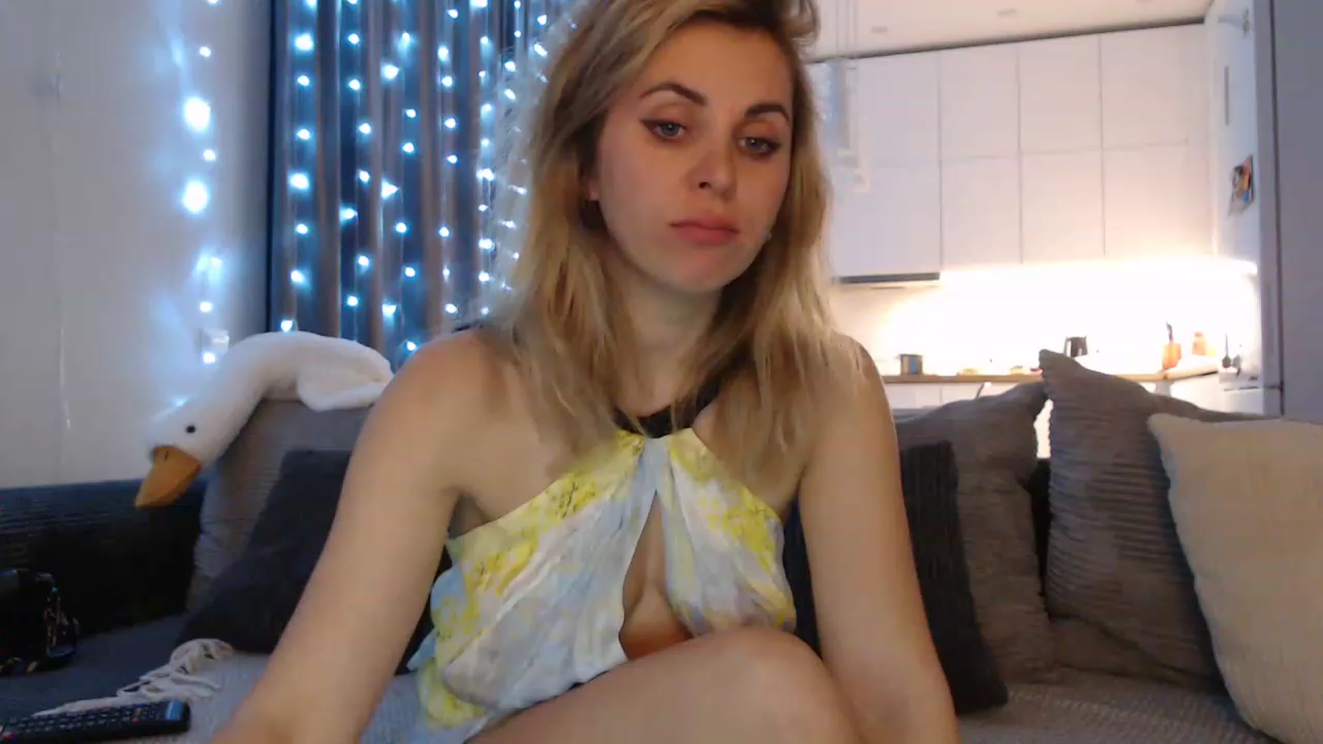 Gallery image thumbnail from Sicille's myfreecams stream on, 05/22/2023, 21:36 image 17 of 20