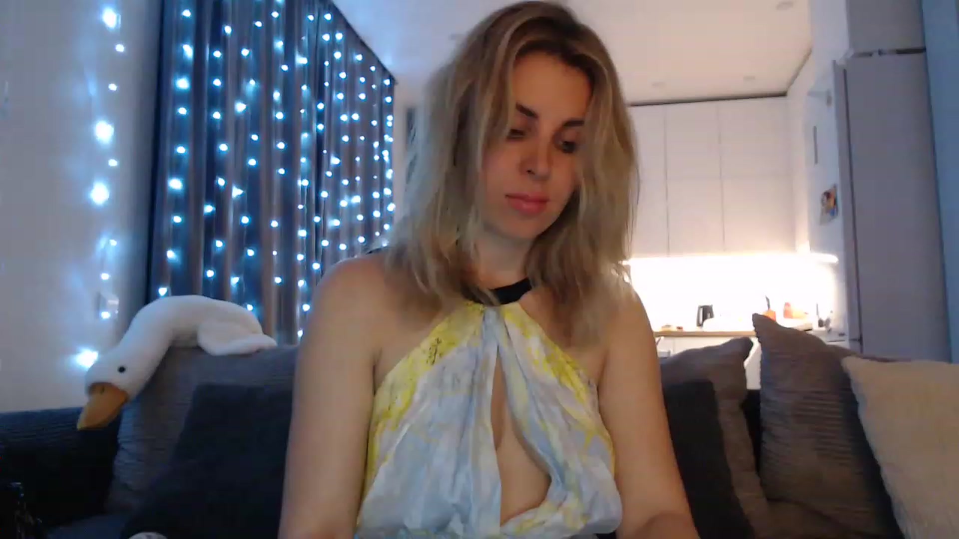Gallery image thumbnail from Sicille's myfreecams stream on, 05/22/2023, 21:36 image 4 of 20