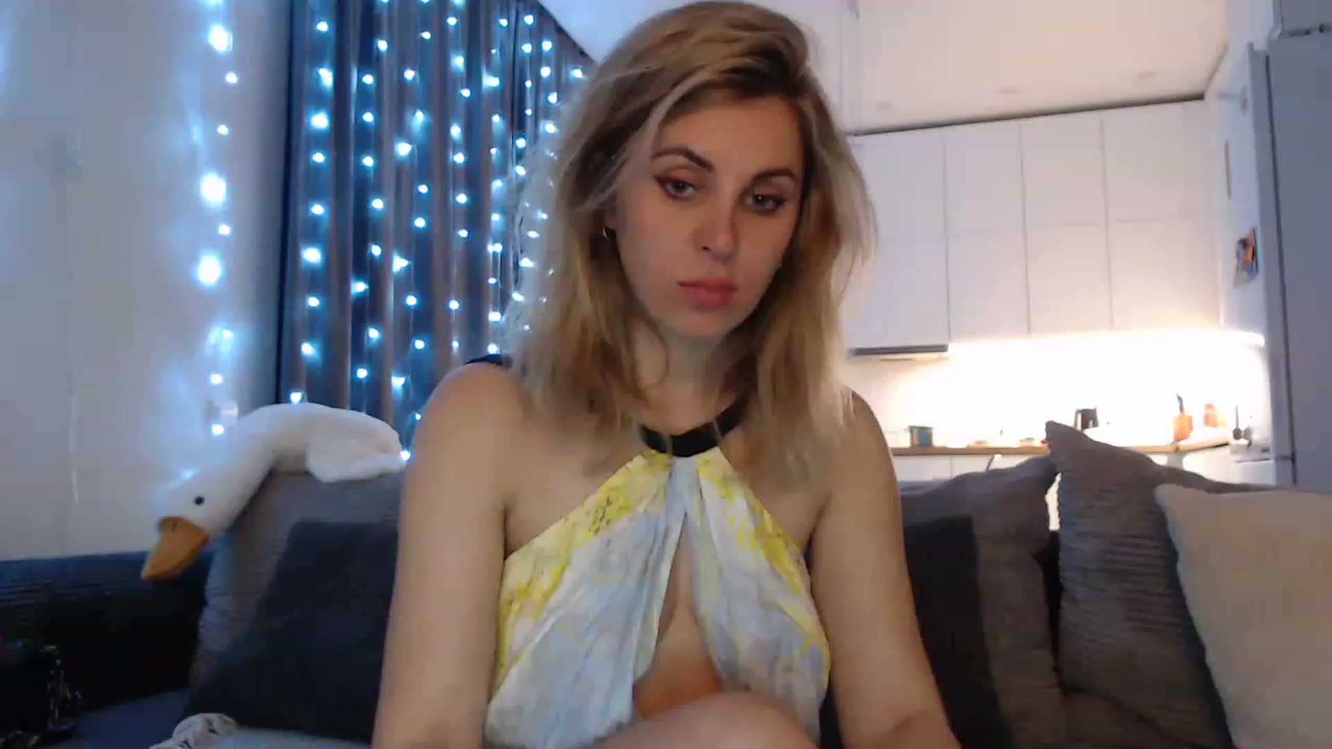 Gallery image thumbnail from Sicille's myfreecams stream on, 05/22/2023, 21:36 image 15 of 20