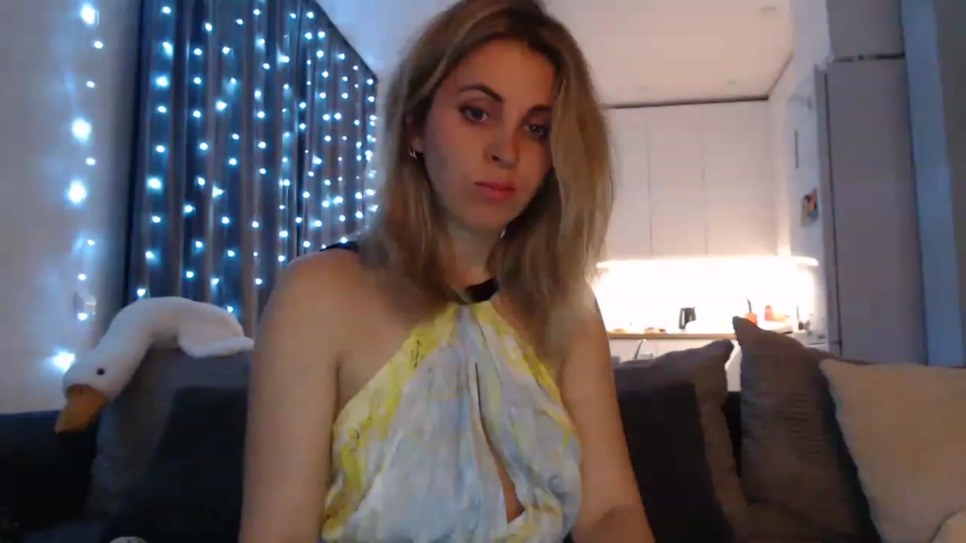 Gallery image thumbnail from Sicille's myfreecams stream on, 05/22/2023, 21:36 image 6 of 20
