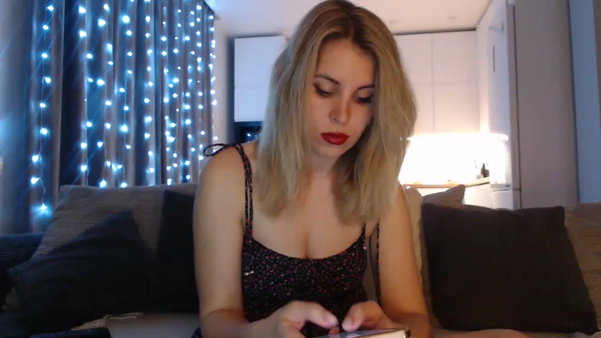 Gallery image thumbnail from Sicille's myfreecams stream on, 06/05/2023, 21:36 image 6 of 20