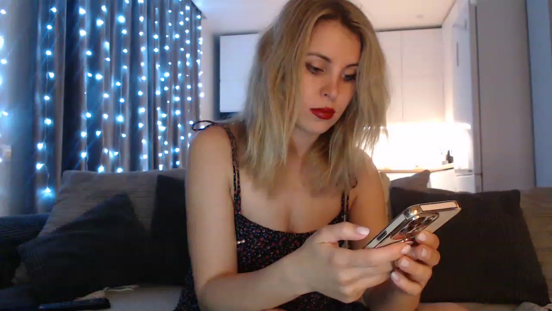 Gallery image thumbnail from Sicille's myfreecams stream on, 06/05/2023, 21:36 image 4 of 20