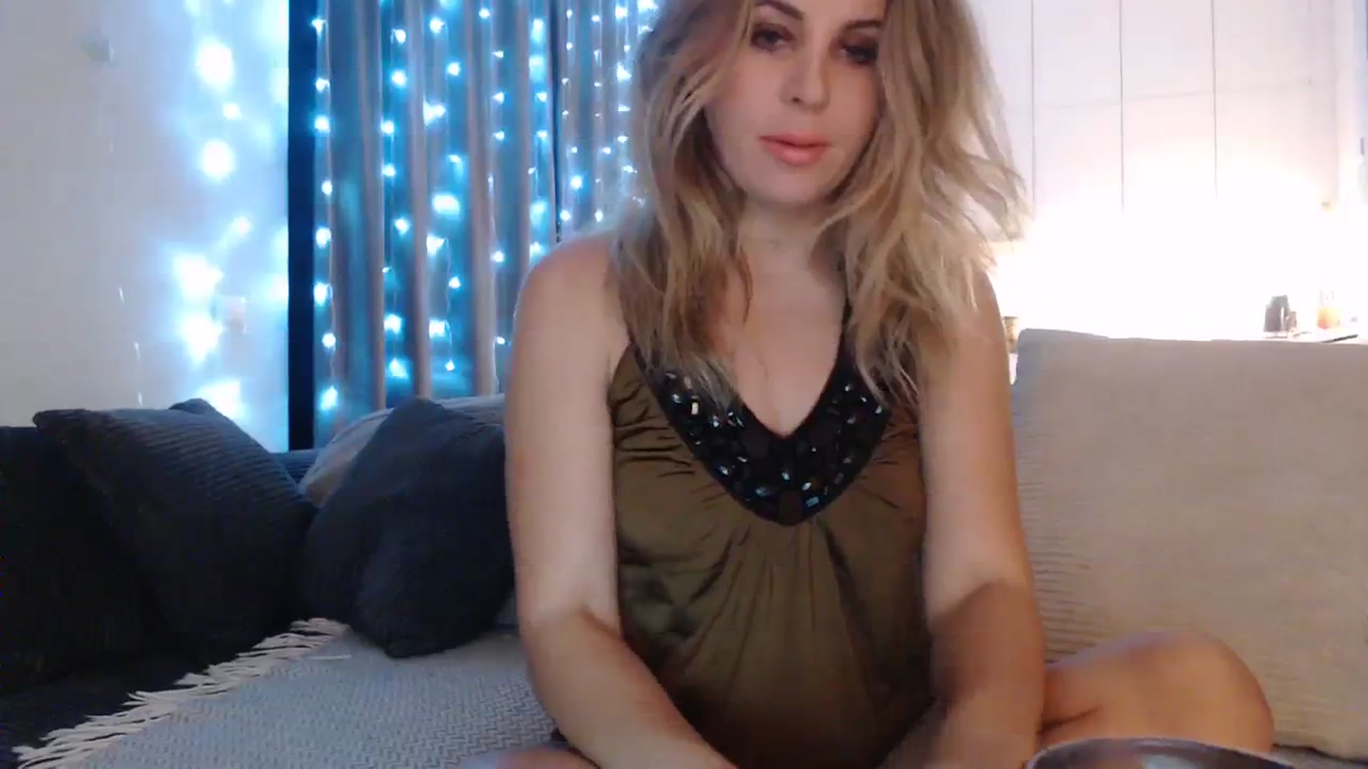 Gallery image thumbnail from Sicille's myfreecams stream on, 10/16/2023, 21:33 image 5 of 20