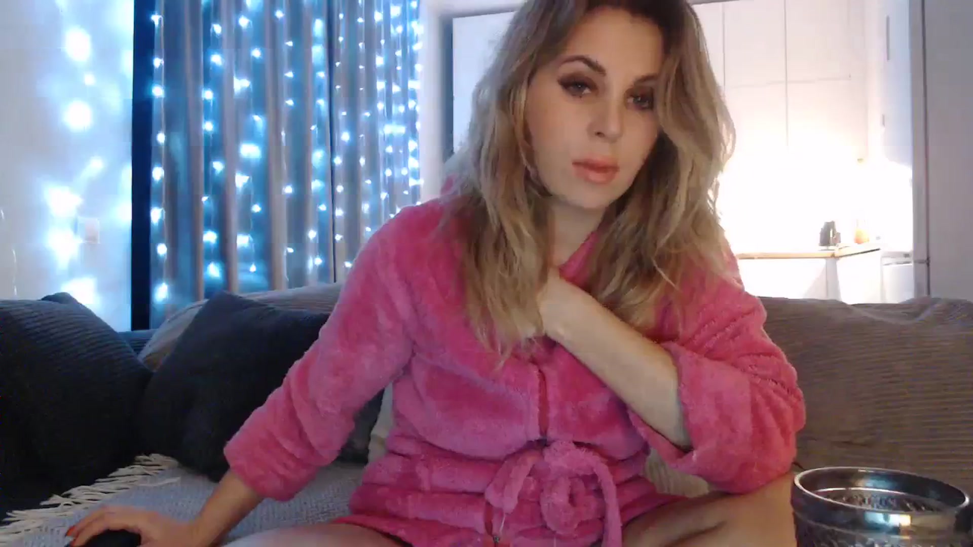 Gallery image thumbnail from Sicille's myfreecams stream on, 10/16/2023, 21:33 image 19 of 20