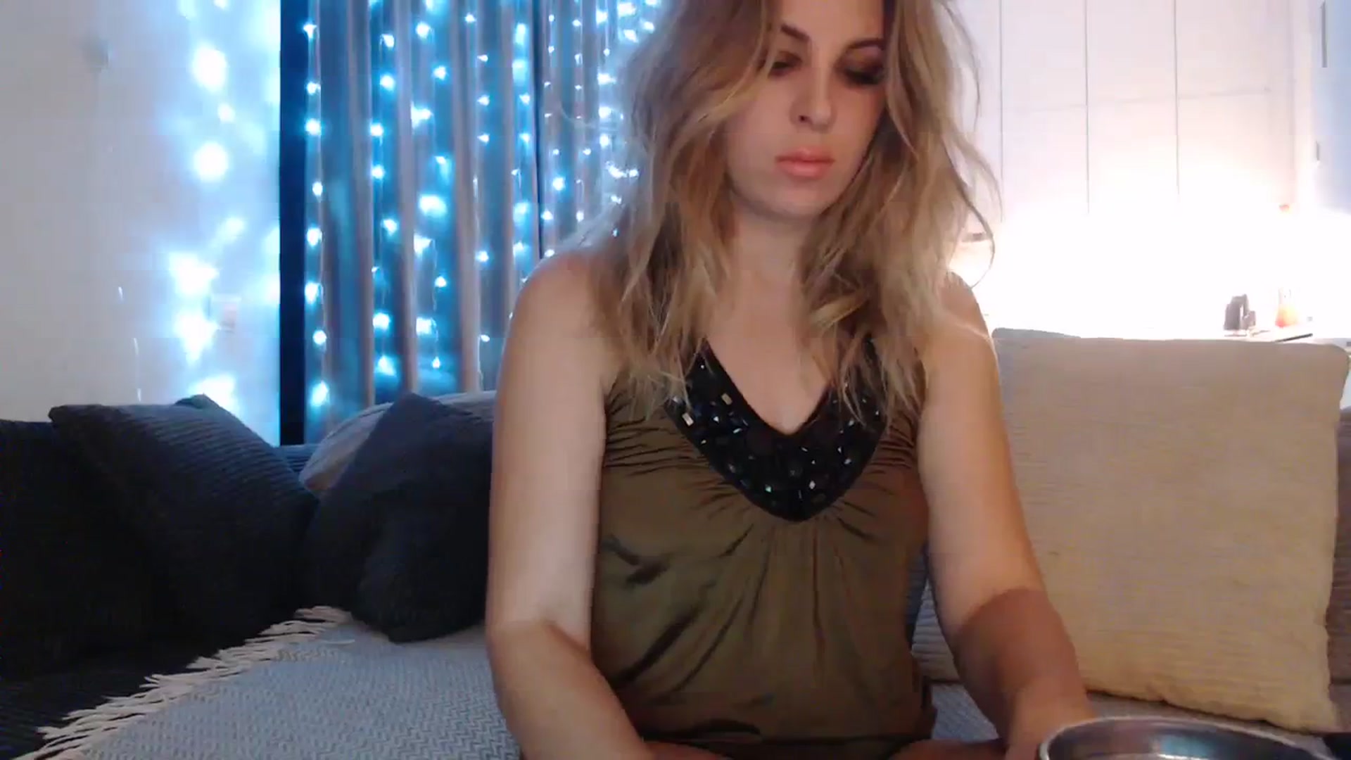 Gallery image thumbnail from Sicille's myfreecams stream on, 10/16/2023, 21:33 image 3 of 20