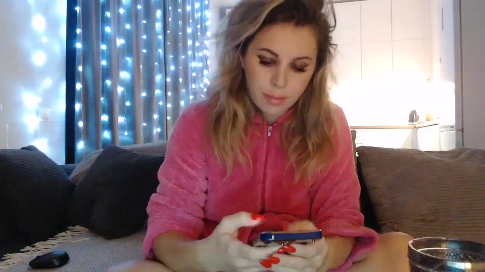 Gallery image thumbnail from Sicille's myfreecams stream on, 10/16/2023, 21:33 image 16 of 20