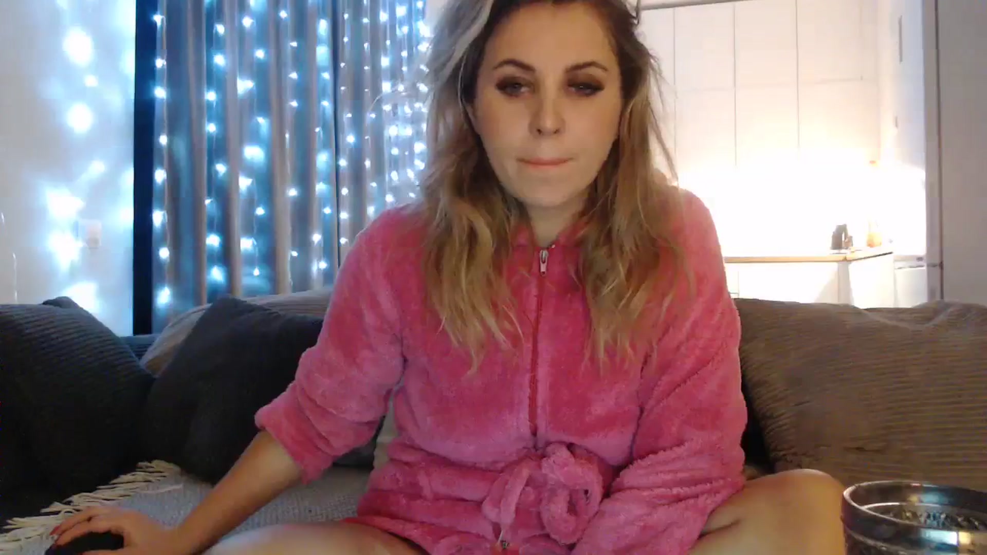 Gallery image thumbnail from Sicille's myfreecams stream on, 10/16/2023, 21:33 image 17 of 20