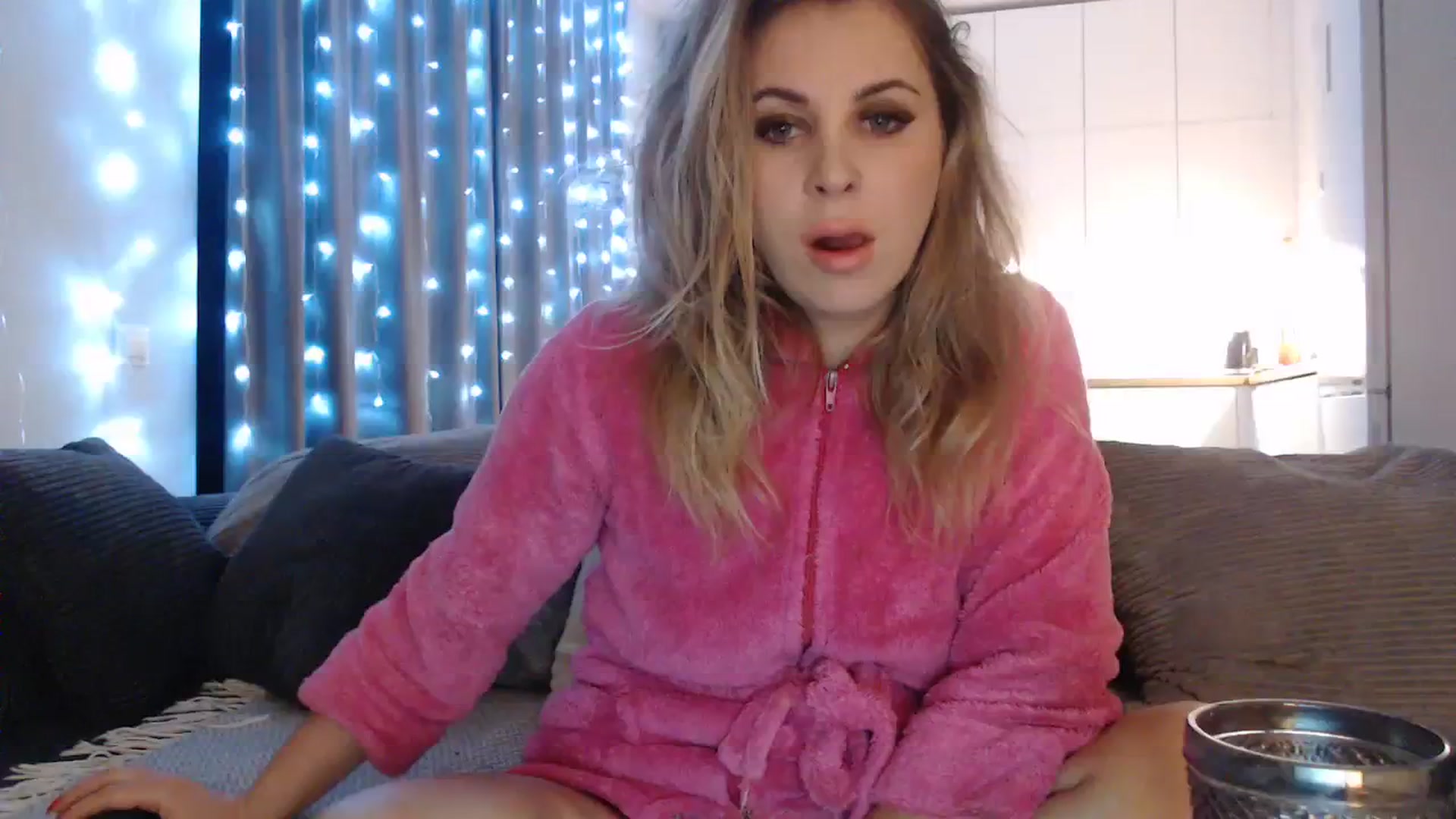 Gallery image thumbnail from Sicille's myfreecams stream on, 10/16/2023, 21:33 image 18 of 20