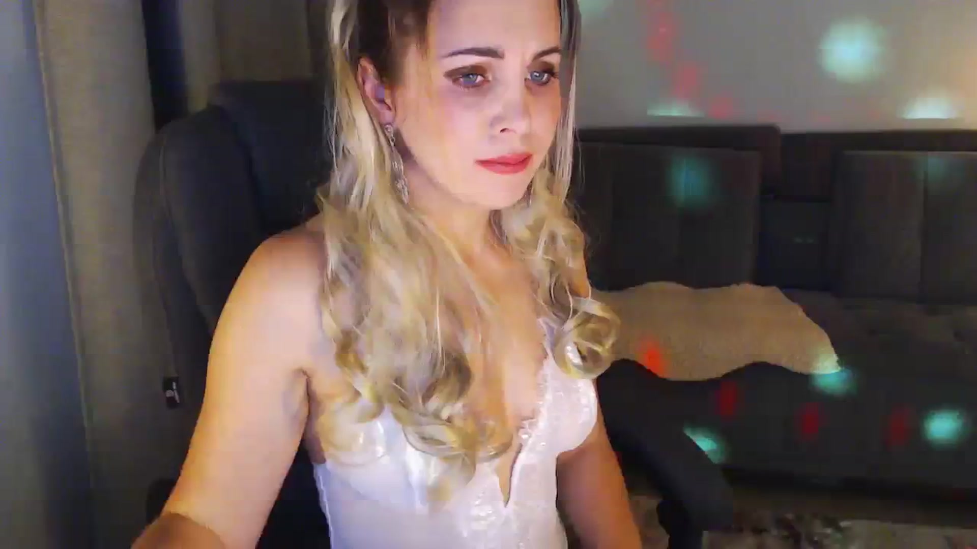Gallery image thumbnail from Sicille's myfreecams stream on, 11/10/2023, 22:16 image 8 of 20