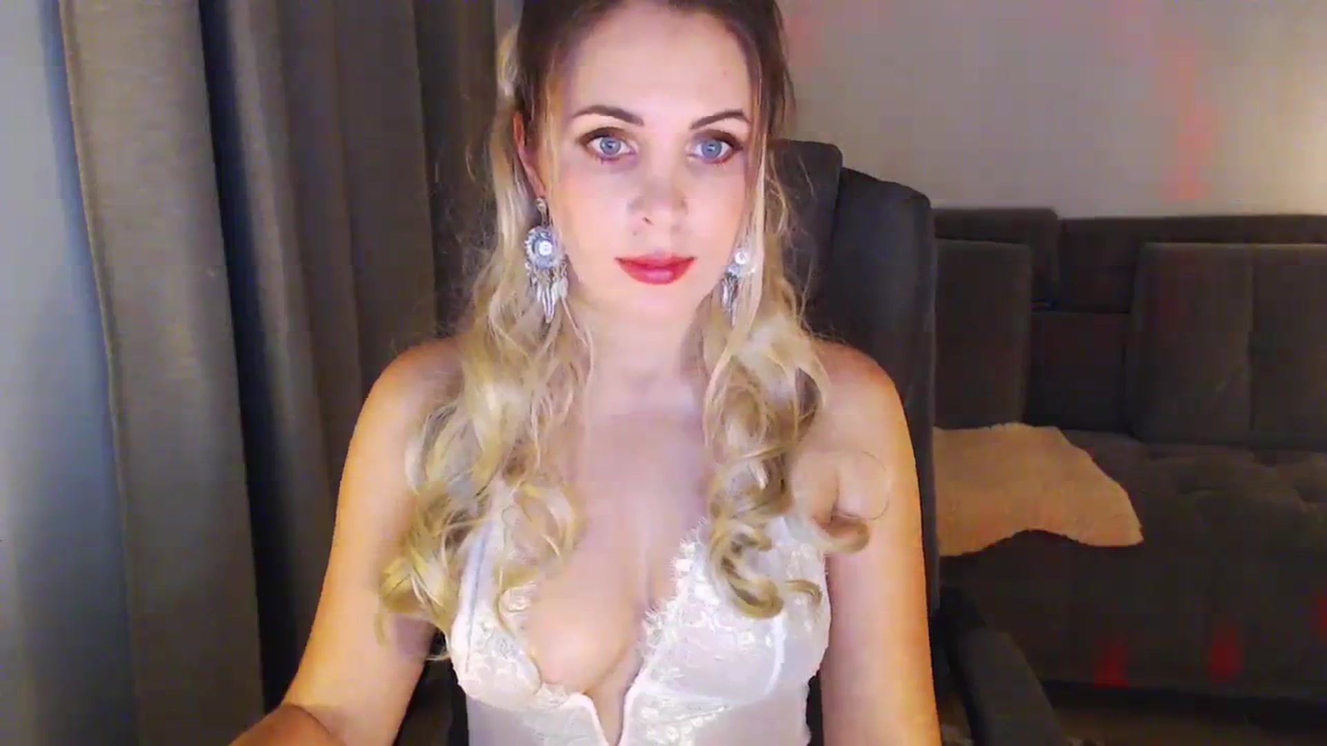 Gallery image thumbnail from Sicille's myfreecams stream on, 11/10/2023, 22:16 image 18 of 20