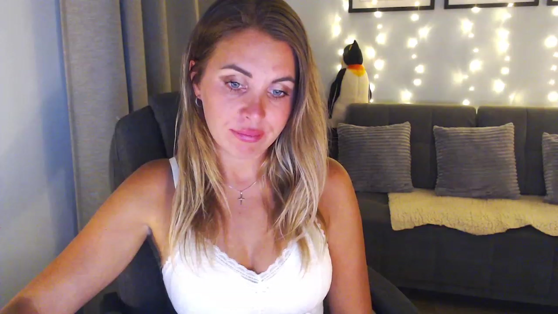 Gallery image thumbnail from Sicille's myfreecams stream on, 02/16/2024, 19:53 image 14 of 20