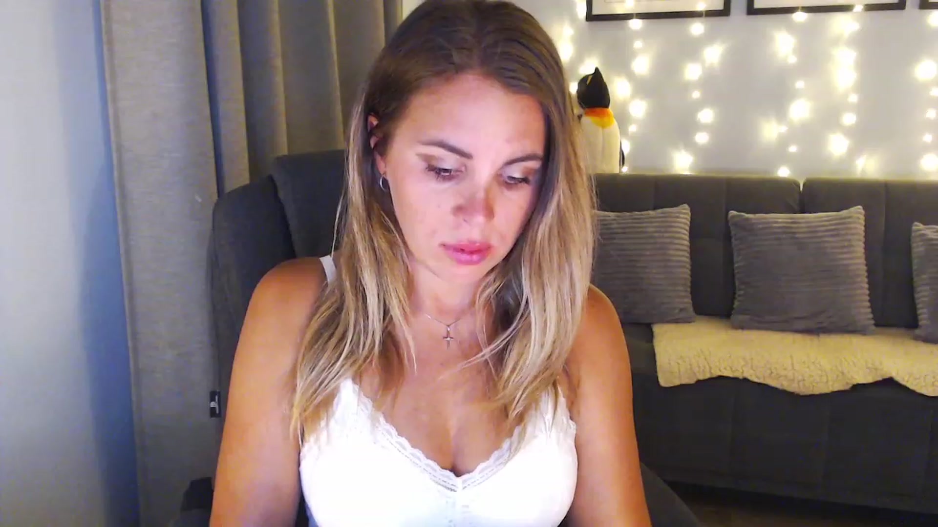 Gallery image thumbnail from Sicille's myfreecams stream on, 02/16/2024, 19:53 image 19 of 20