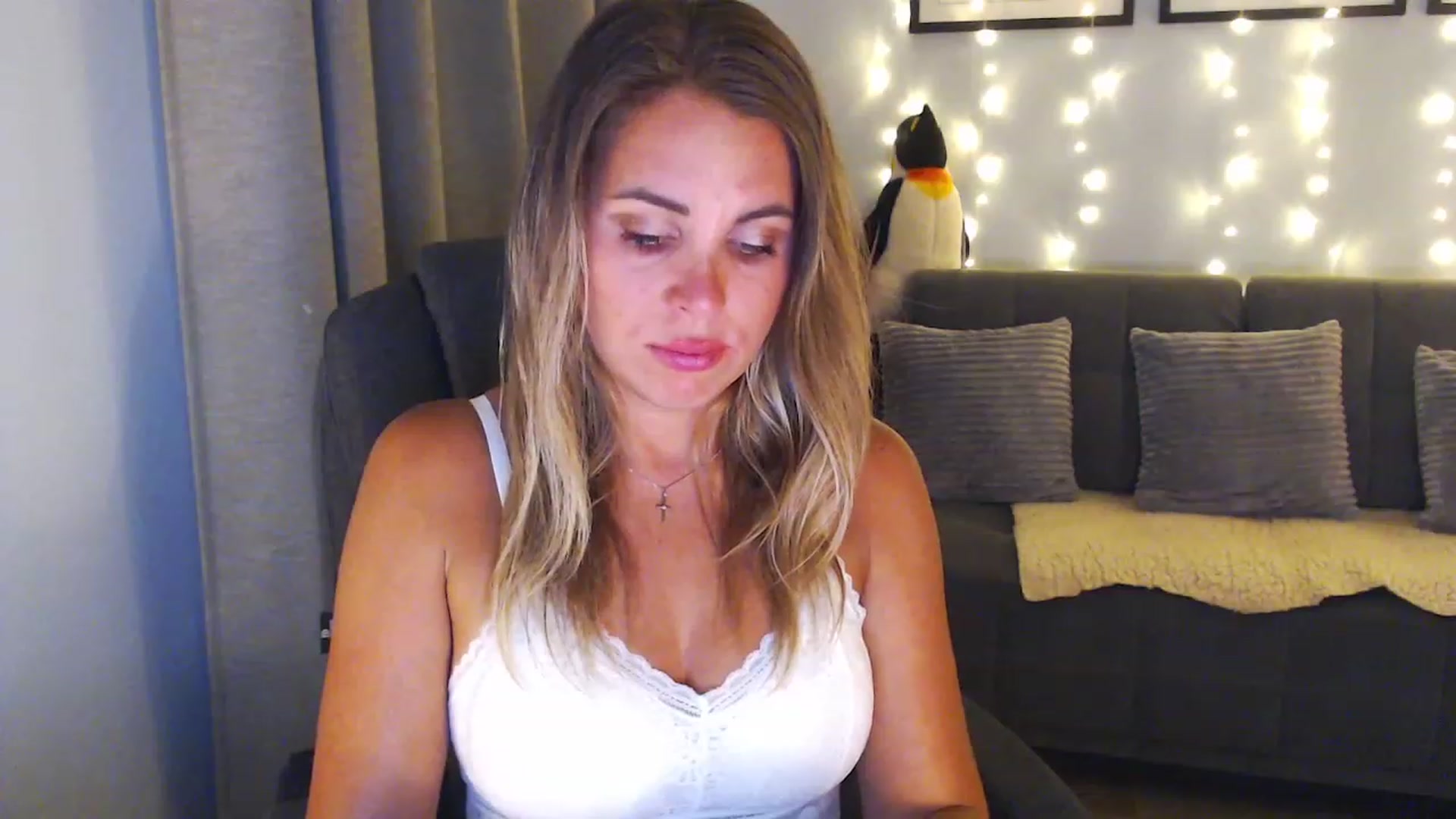 Gallery image thumbnail from Sicille's myfreecams stream on, 02/16/2024, 19:53 image 13 of 20