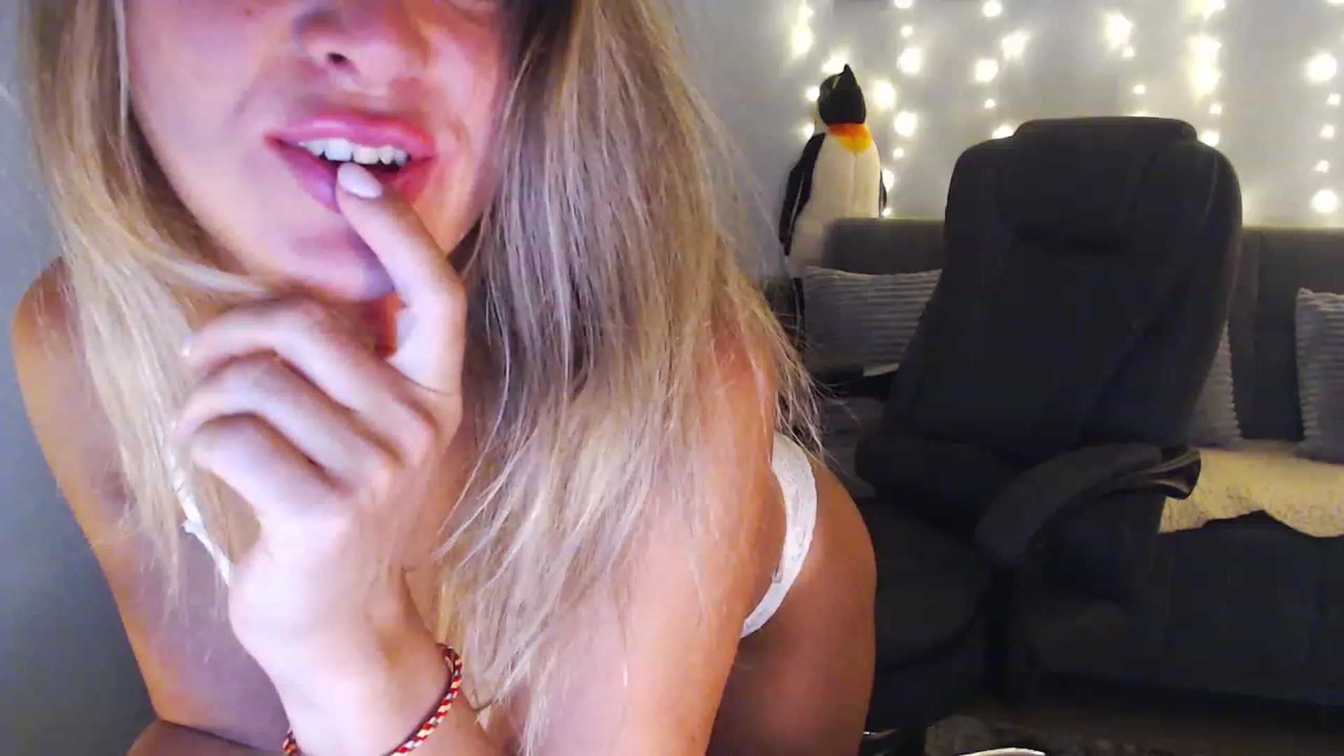 Gallery image thumbnail from Sicille's myfreecams stream on, 02/16/2024, 19:53 image 3 of 20