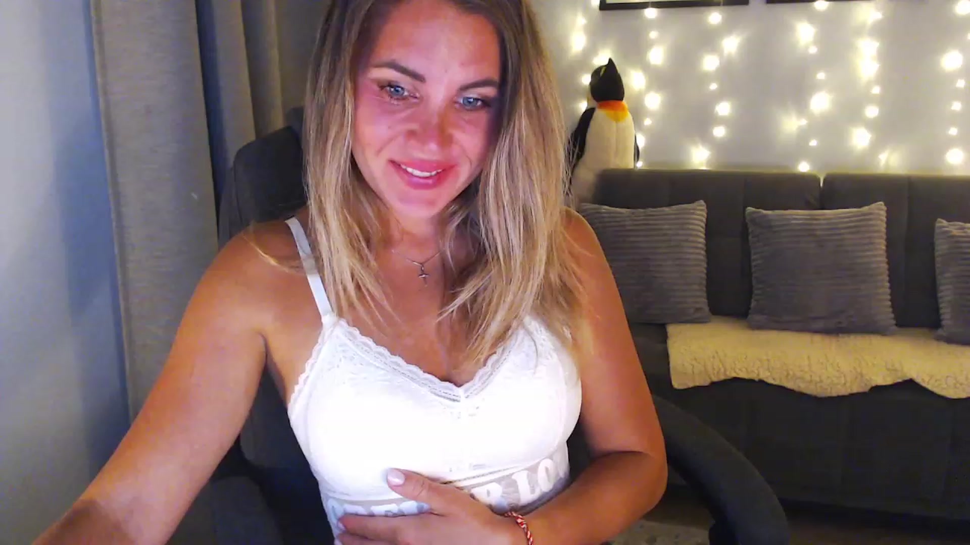 Gallery image thumbnail from Sicille's myfreecams stream on, 02/16/2024, 19:53 image 7 of 20