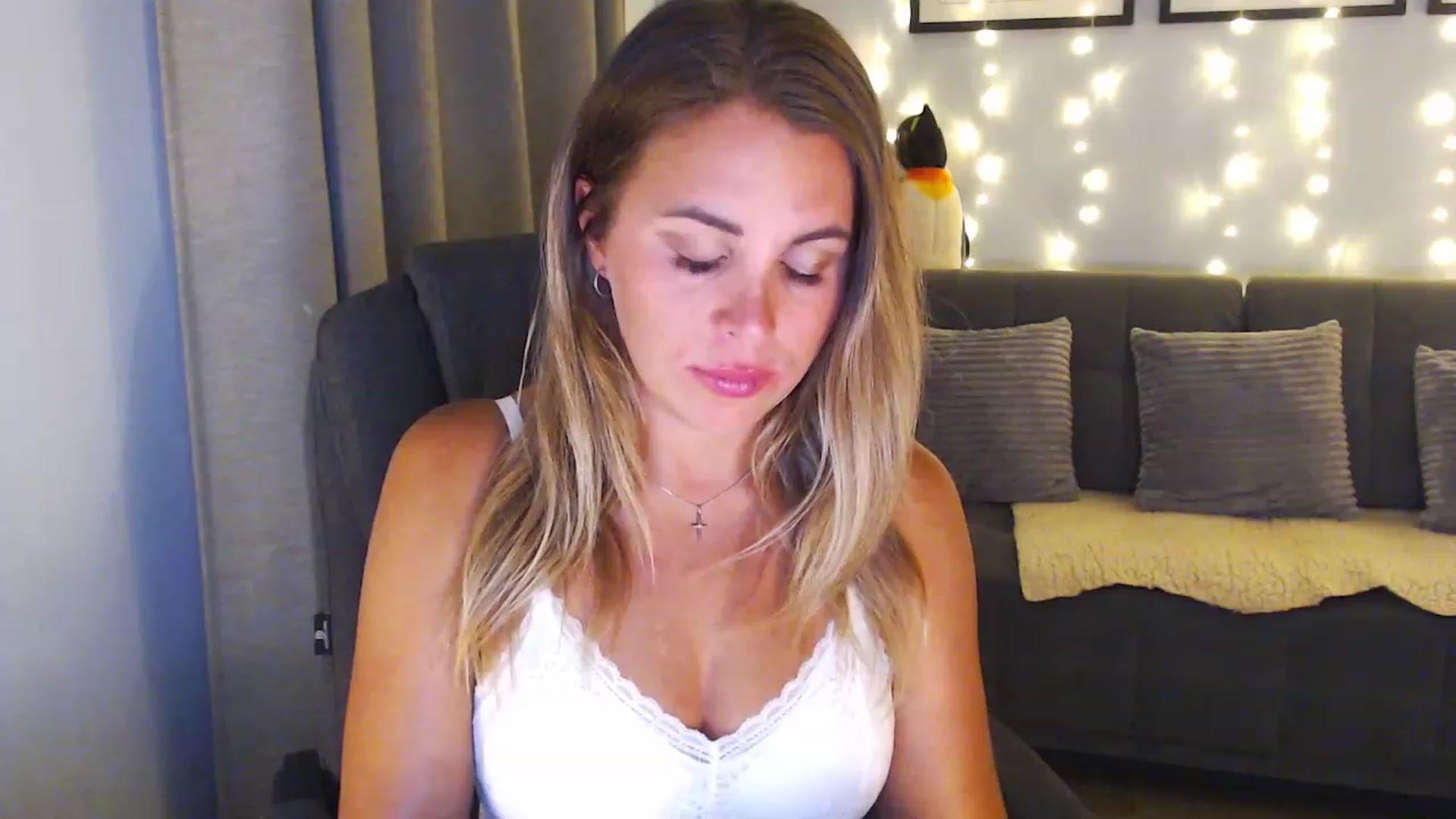 Gallery image thumbnail from Sicille's myfreecams stream on, 02/16/2024, 19:53 image 18 of 20
