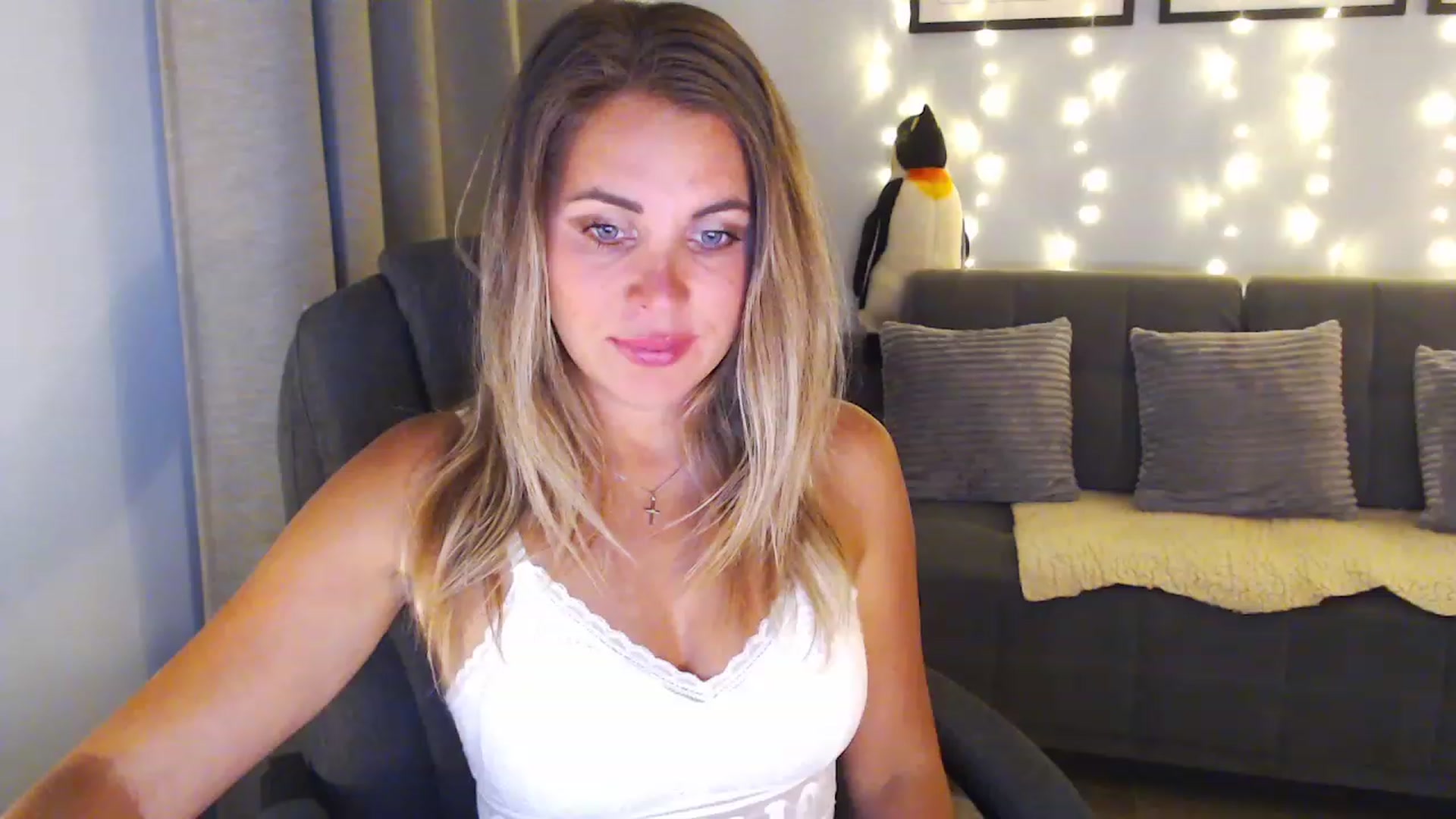 Gallery image thumbnail from Sicille's myfreecams stream on, 02/16/2024, 19:53 image 11 of 20