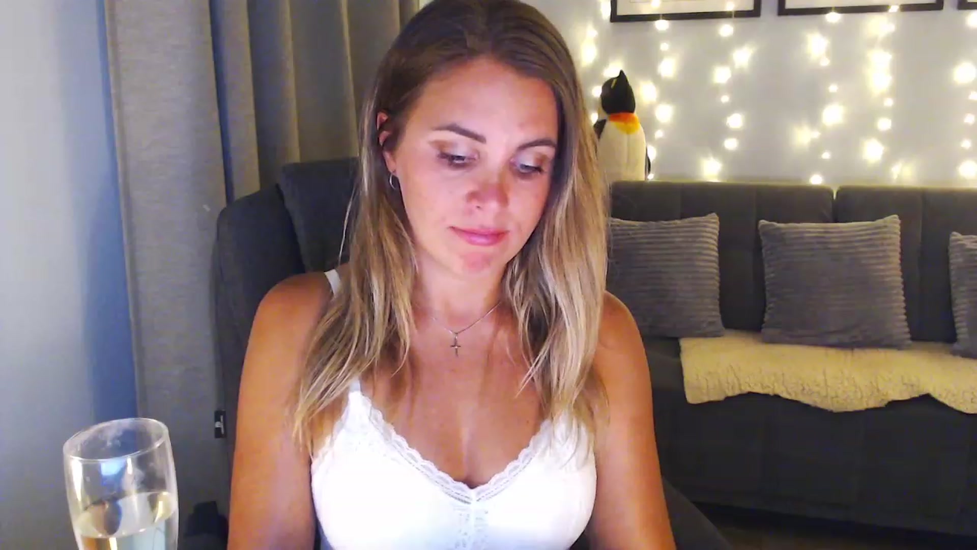 Gallery image thumbnail from Sicille's myfreecams stream on, 02/16/2024, 19:53 image 15 of 20