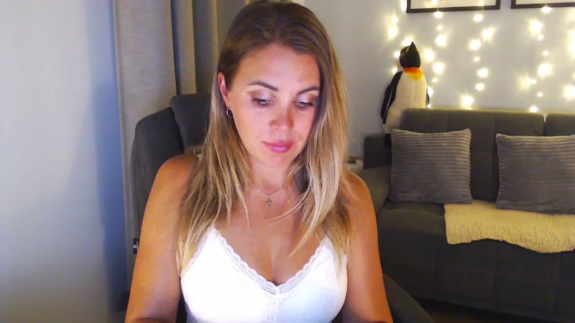 Gallery image thumbnail from Sicille's myfreecams stream on, 02/16/2024, 20:24 image 5 of 20