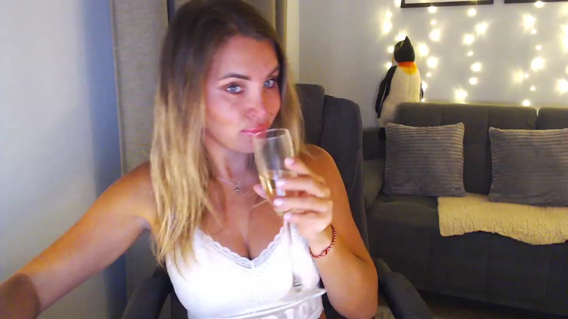 Gallery image thumbnail from Sicille's myfreecams stream on, 02/16/2024, 20:24 image 20 of 20