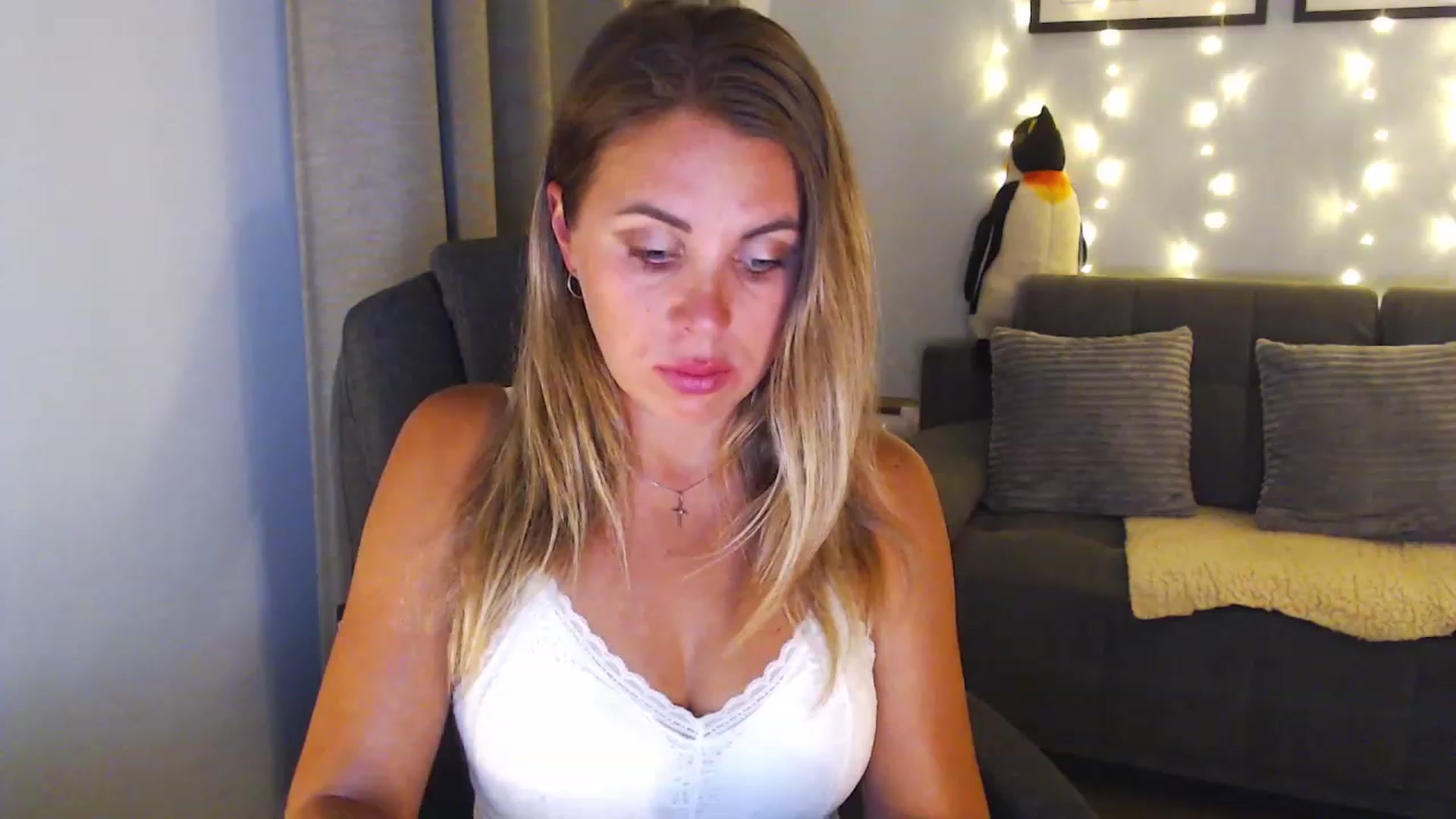 Gallery image thumbnail from Sicille's myfreecams stream on, 02/16/2024, 20:24 image 7 of 20